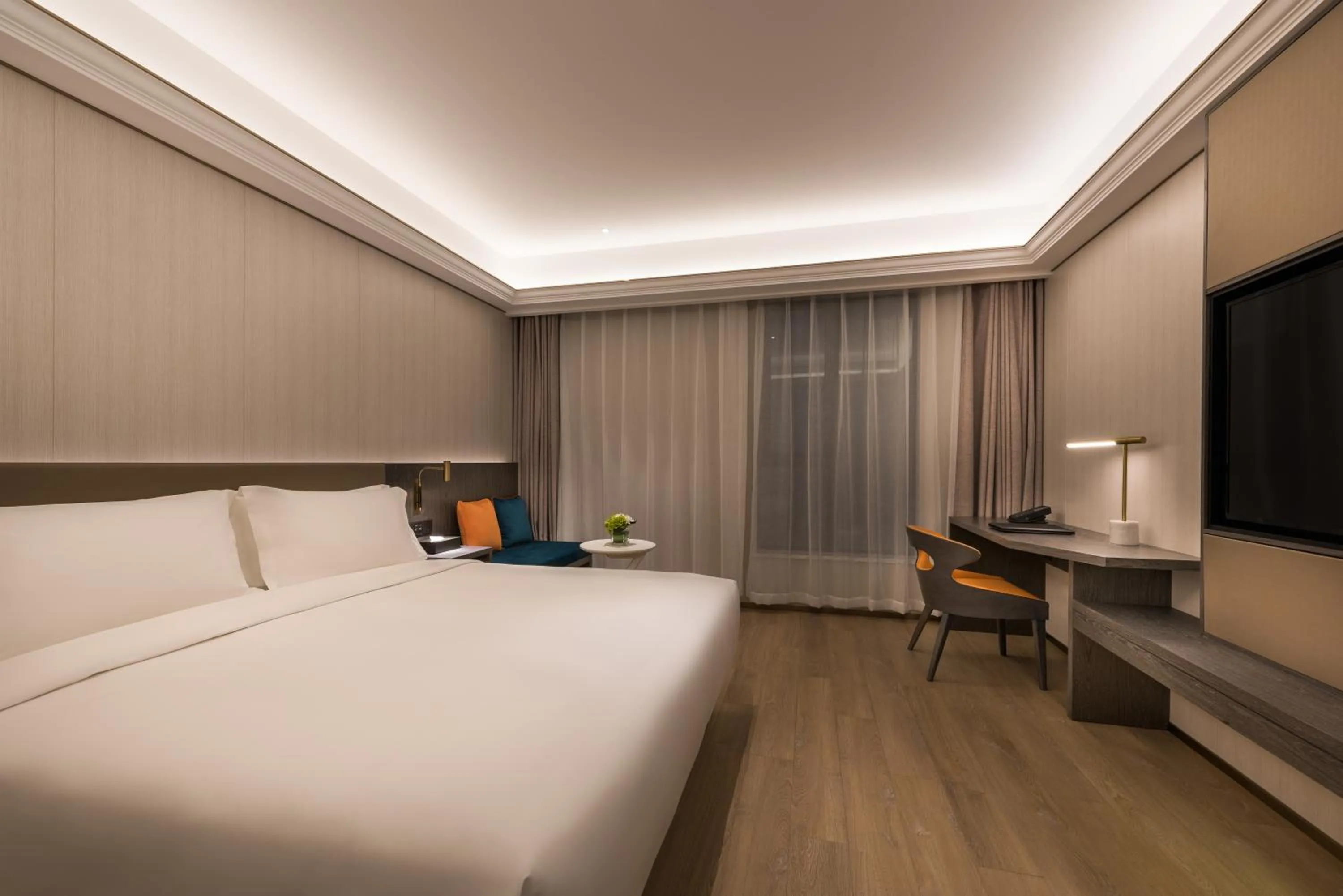 Photo of the whole room, Bed in Mercure Shanghai NECC