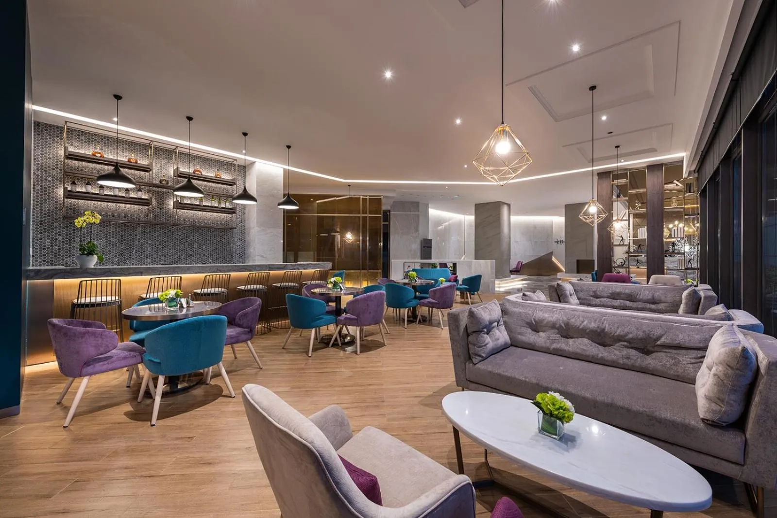 Restaurant/places to eat in Mercure Shanghai NECC