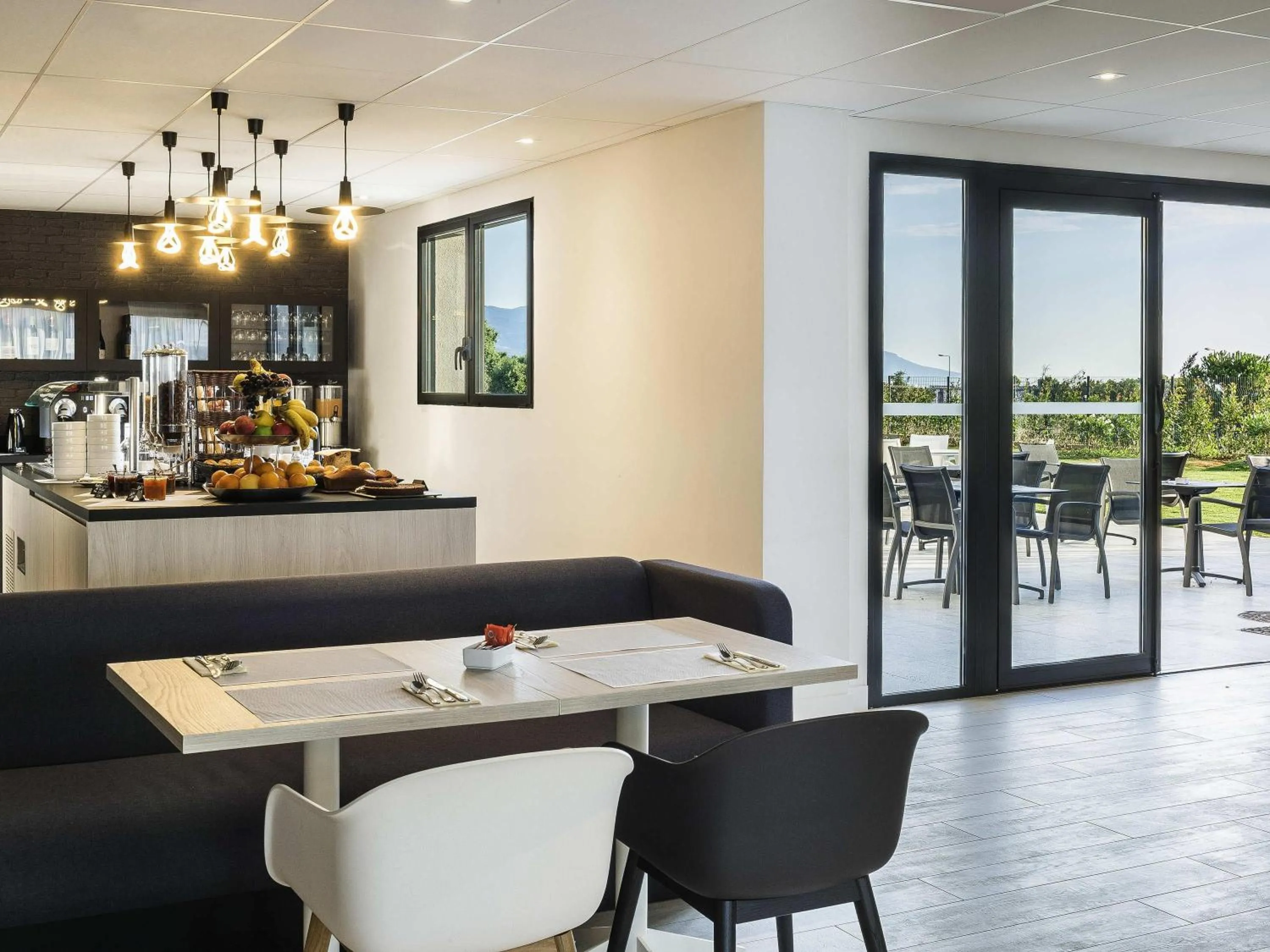 Restaurant/places to eat in Mercure Hotel & Spa Bastia Biguglia