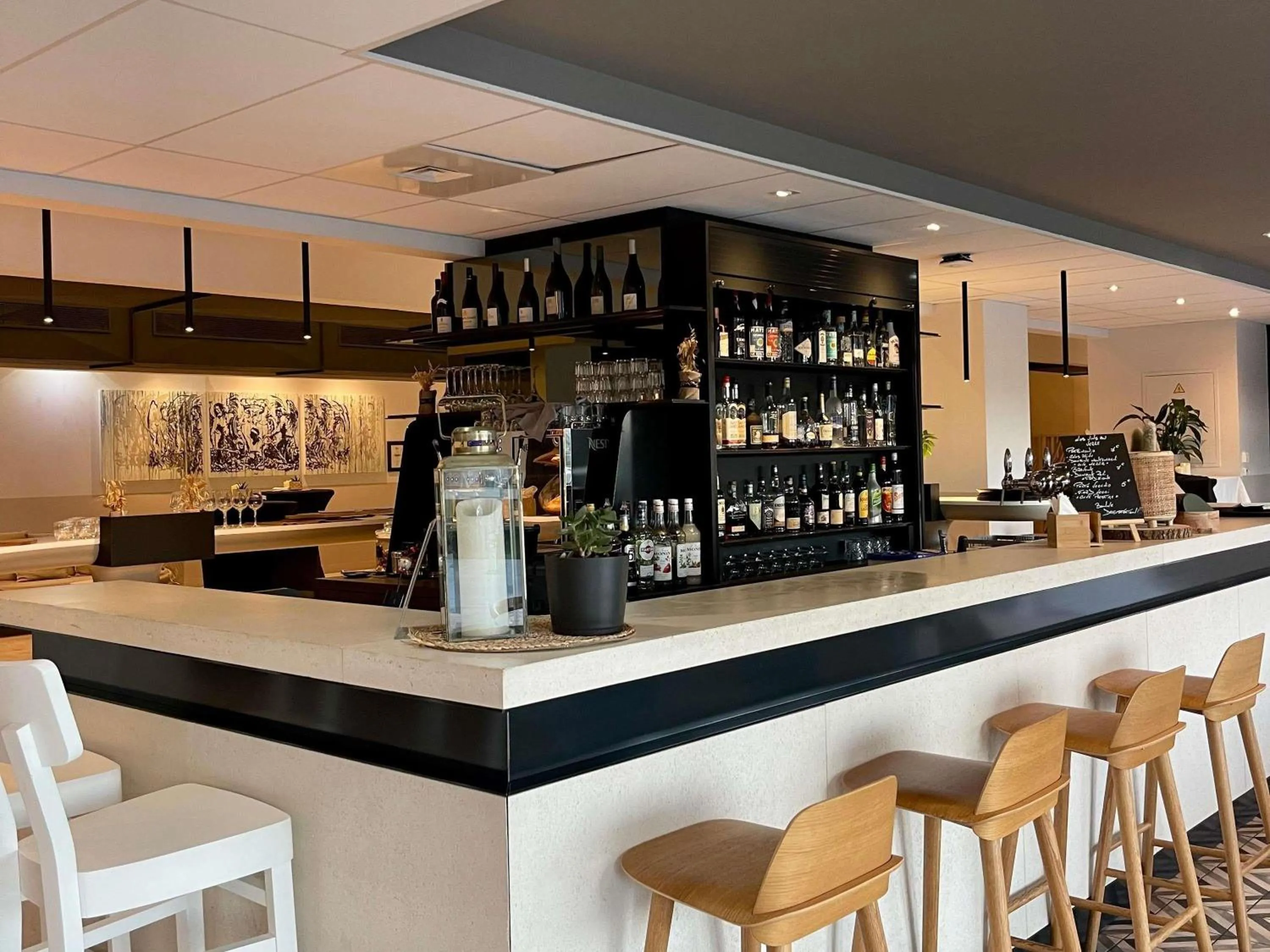 Lounge or bar in Mercure Hotel & Spa Bastia Biguglia