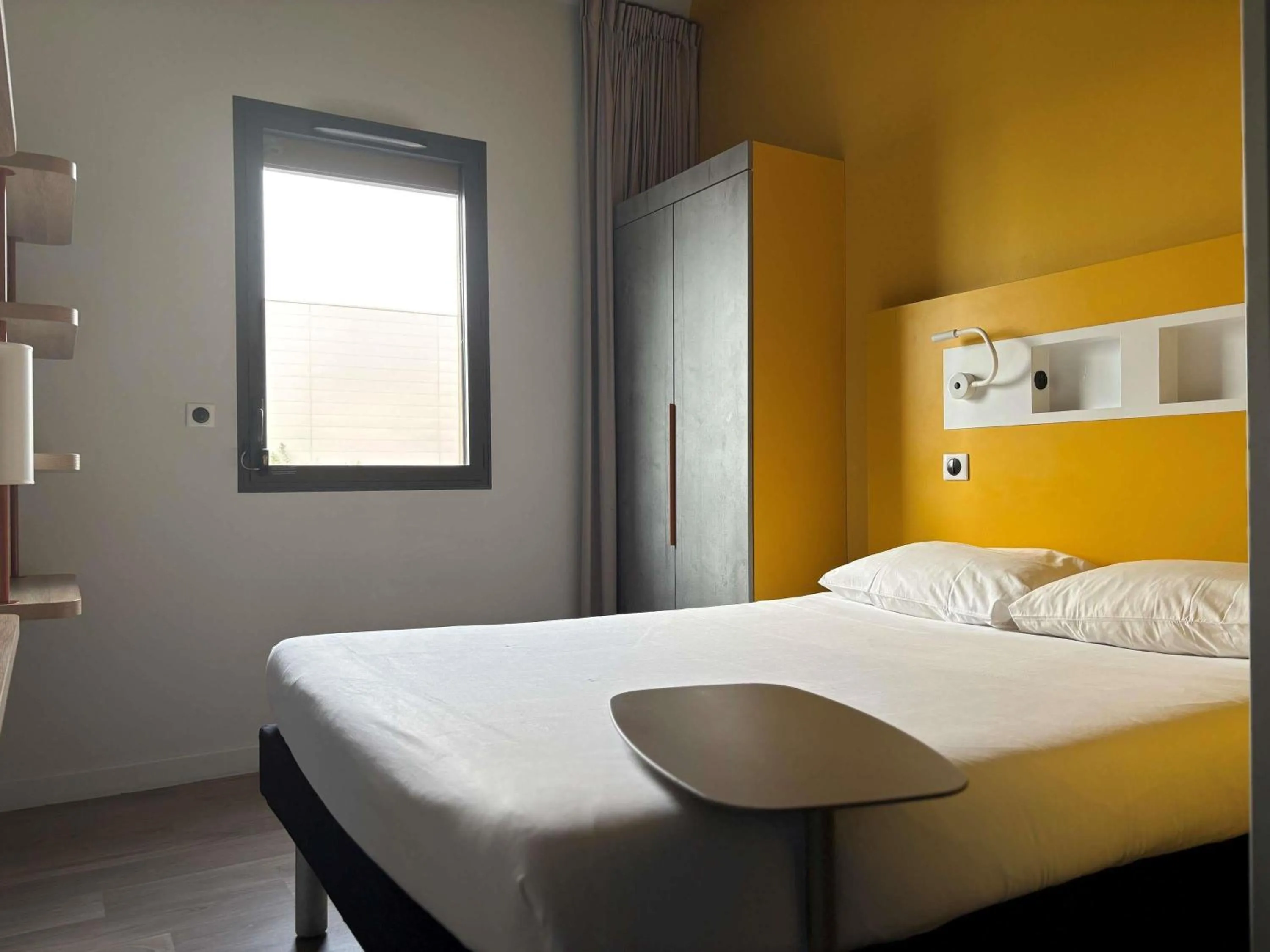 Bedroom, Bed in ibis budget Rennes Rte Lorient