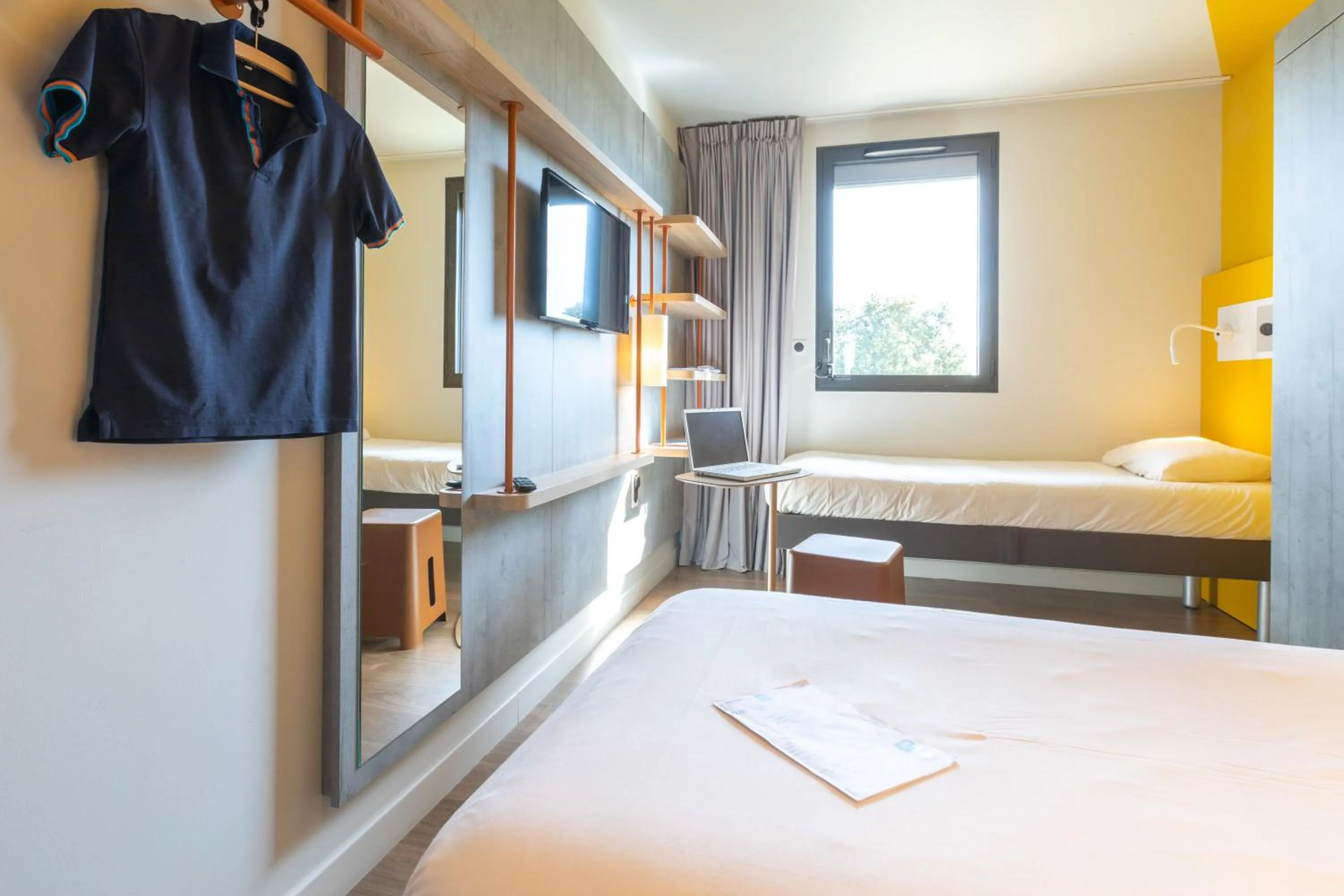 Bedroom, Bed in ibis budget Rennes Rte Lorient