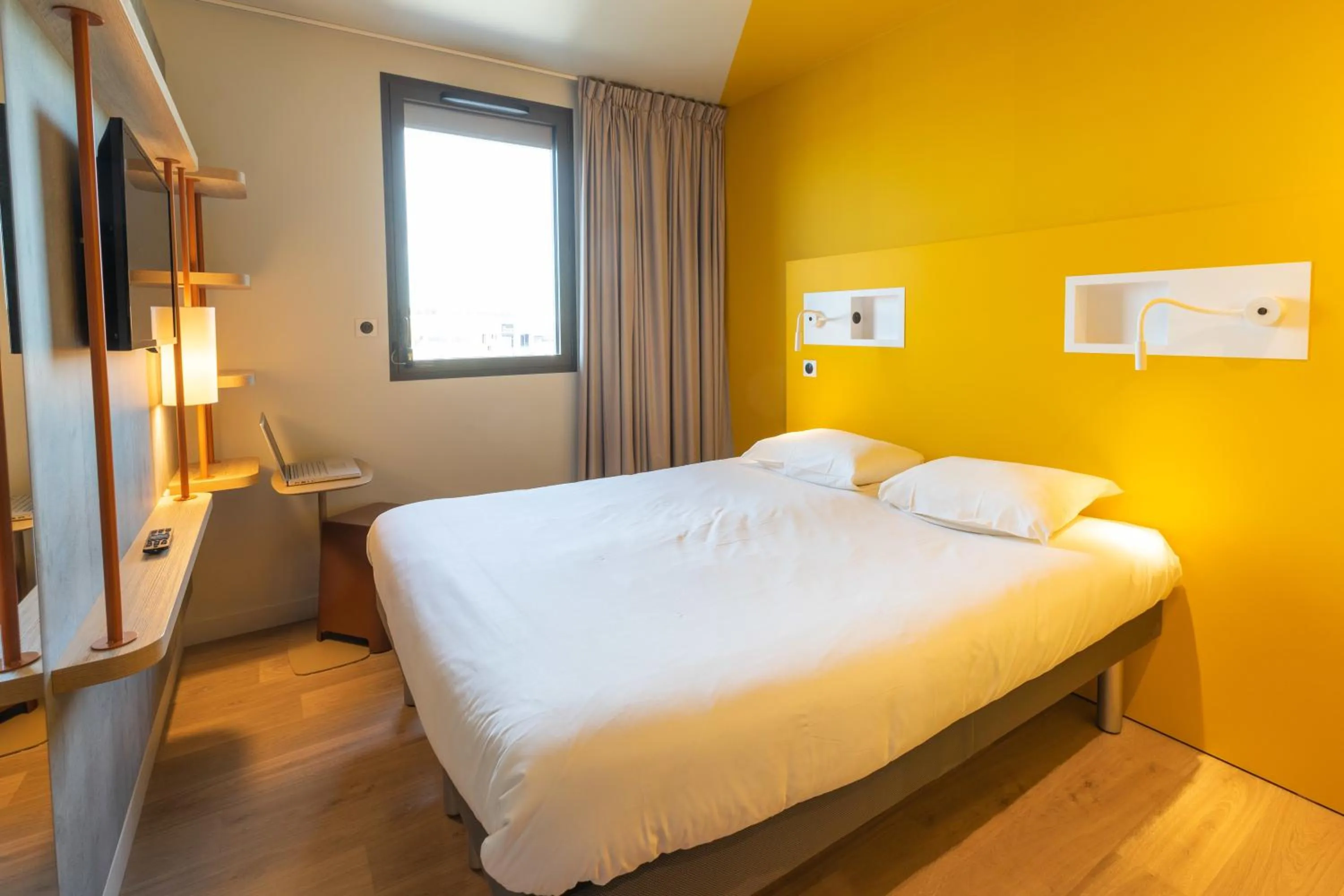 Bedroom, Bed in ibis budget Rennes Rte Lorient