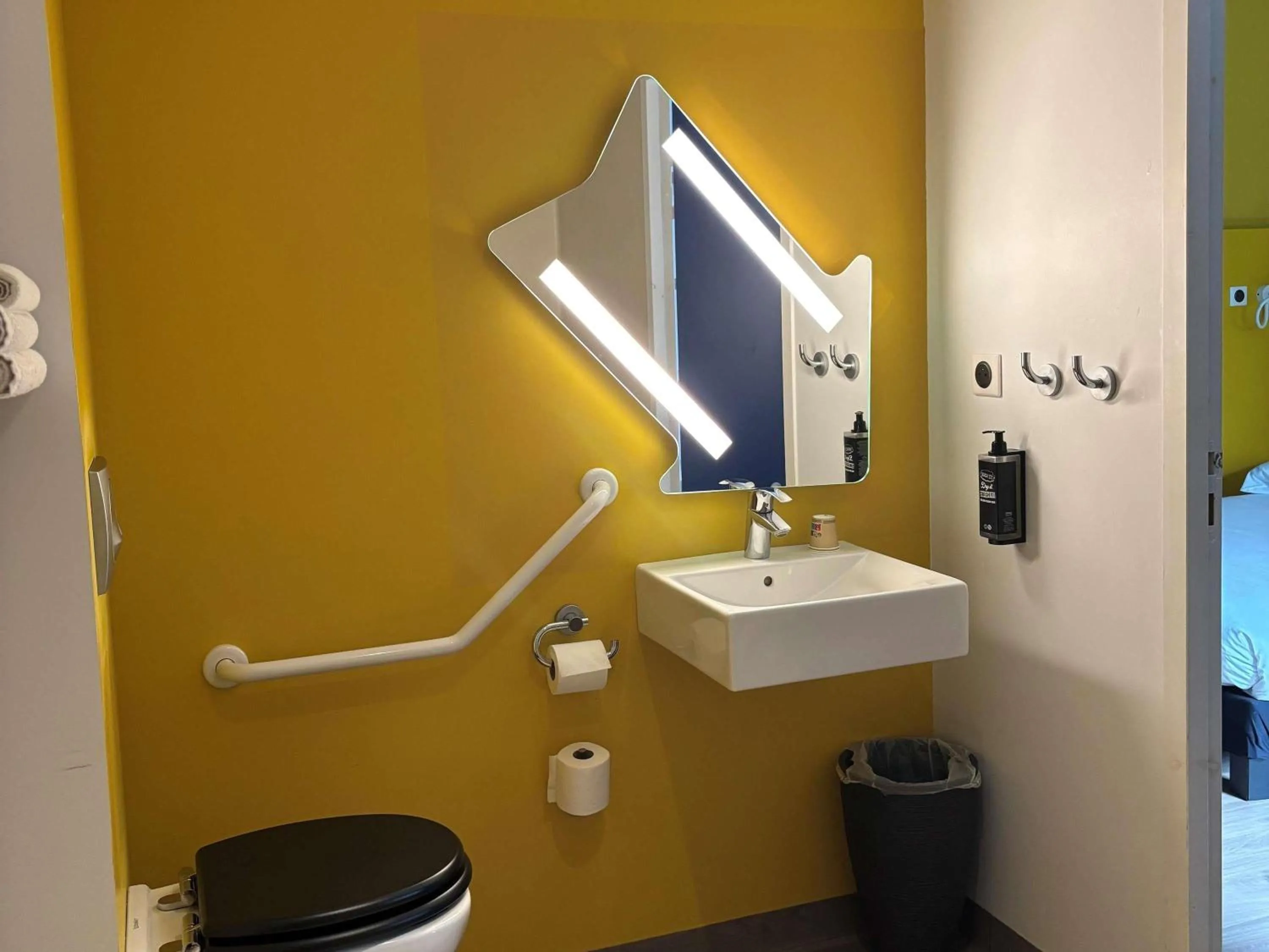 Bedroom in ibis budget Rennes Rte Lorient