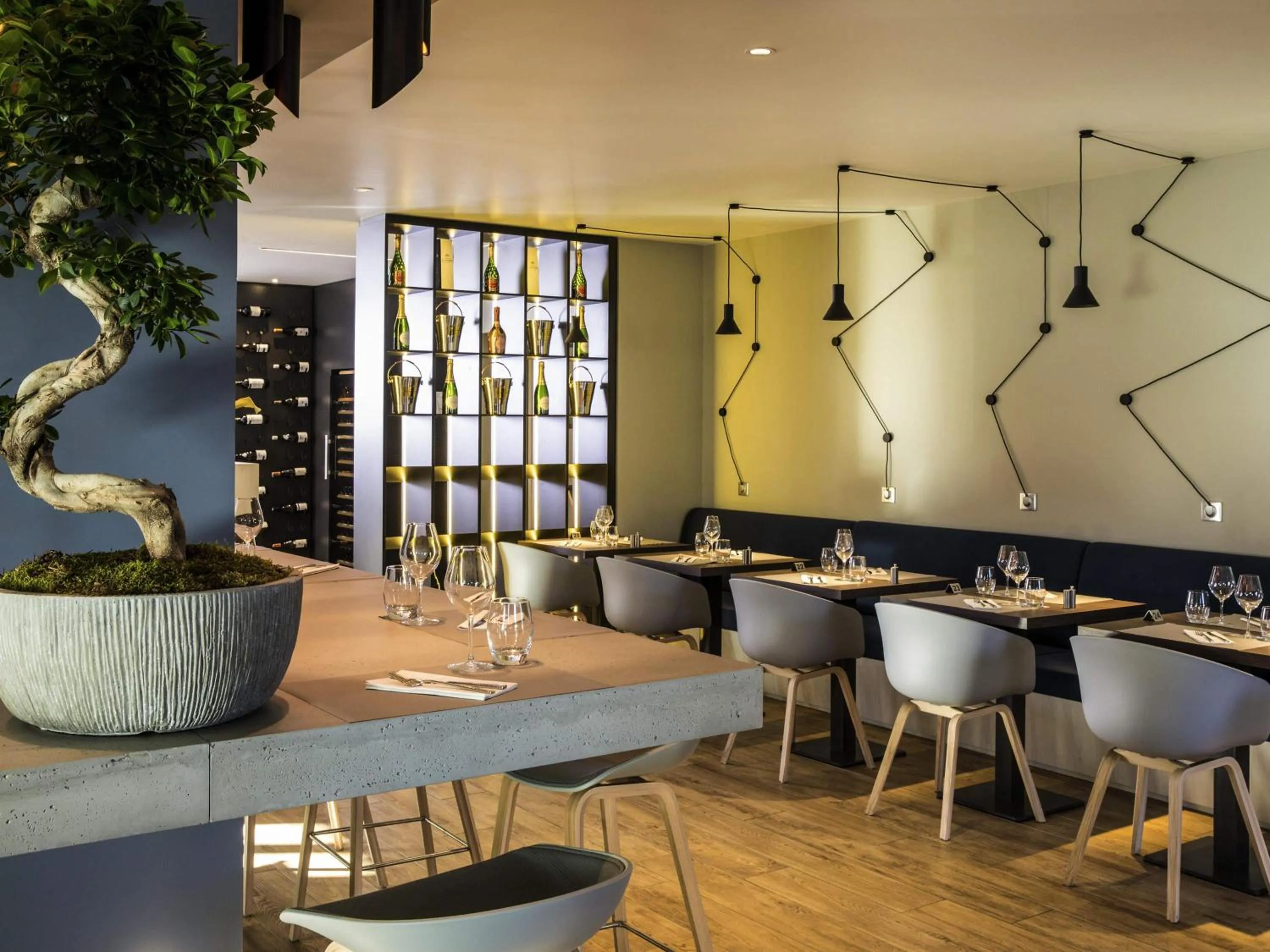 Restaurant/places to eat in Mercure Beauvais Centre Cathédrale