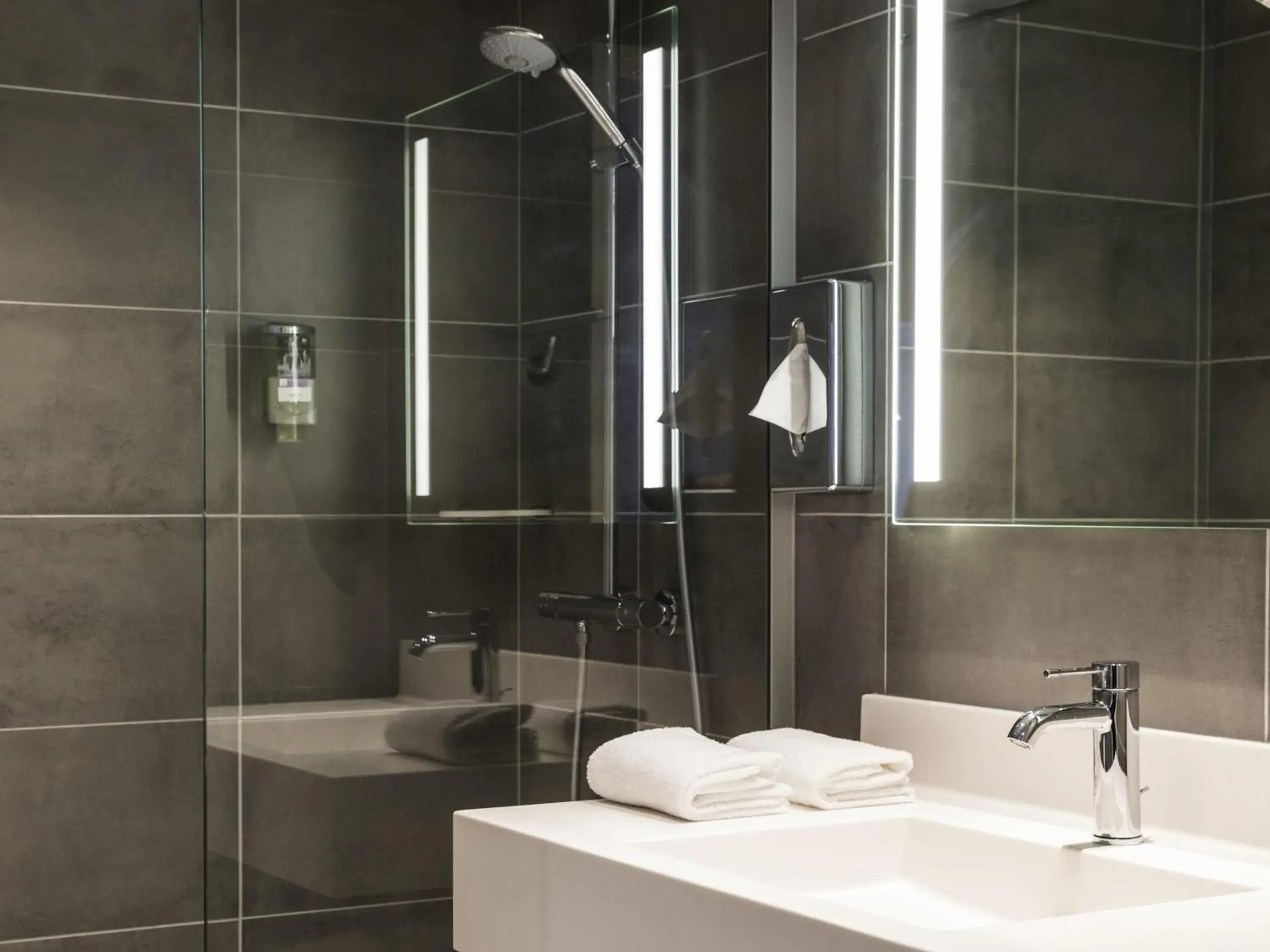 Privilege Room Cathedral view with 1 double bed 160 x 200 in Mercure Beauvais Centre Cathédrale Privilege Room Cathedral view with 1 double bed 160 x 200 in Mercure Beauvais Centre Cathédrale