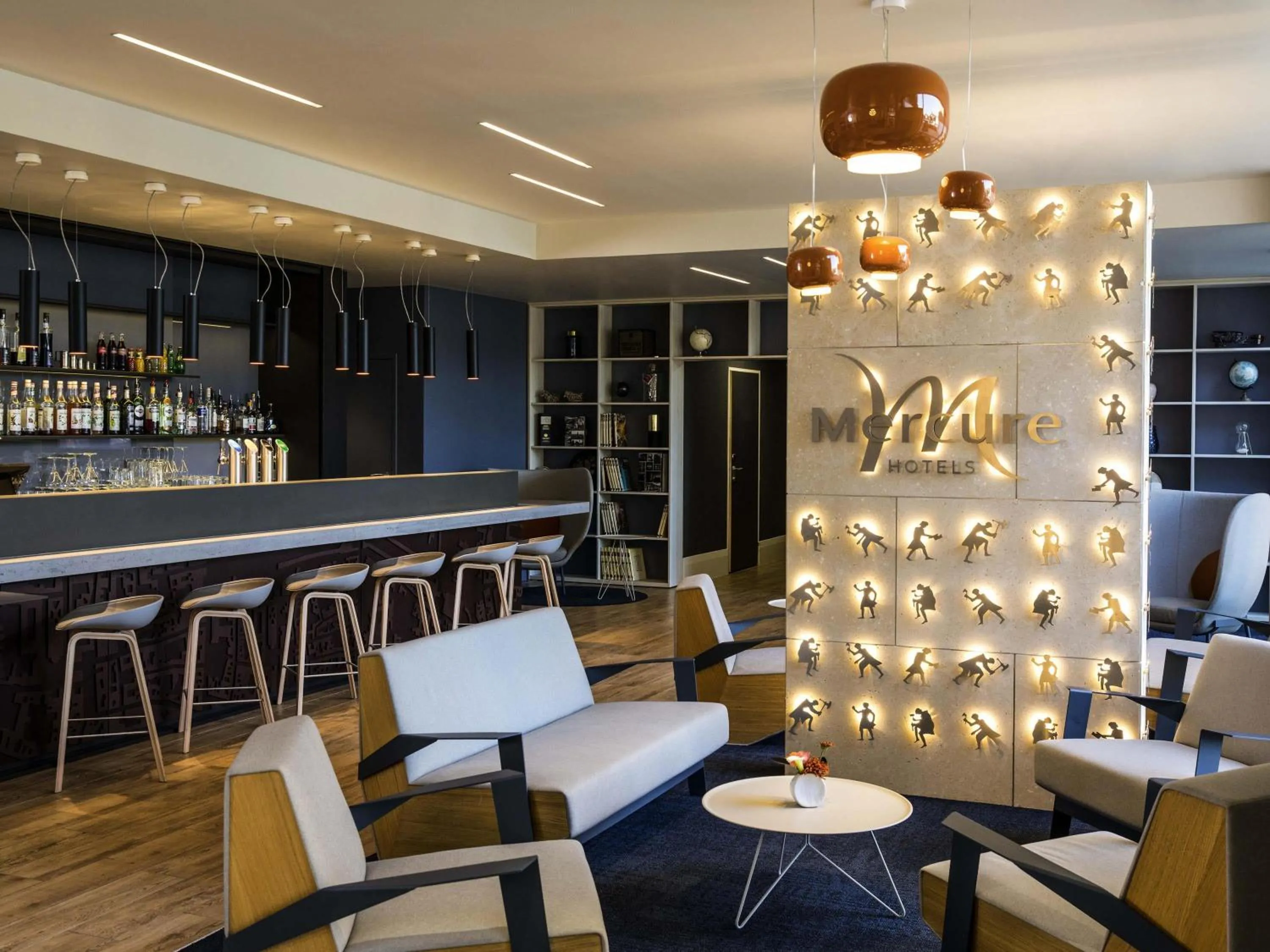 Lounge or bar in Mercure Beauvais Centre Cathédrale