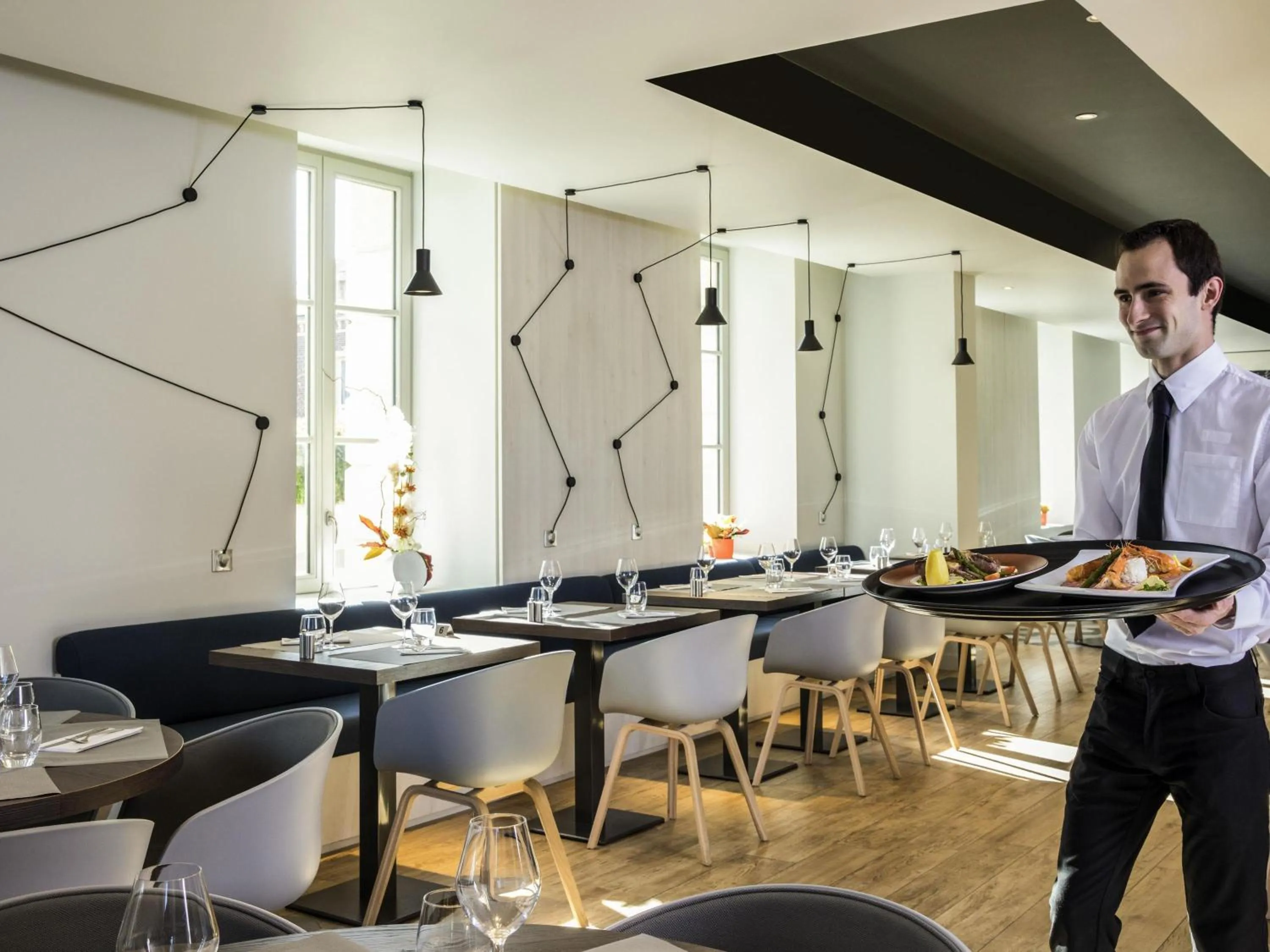 Restaurant/places to eat in Mercure Beauvais Centre Cathédrale