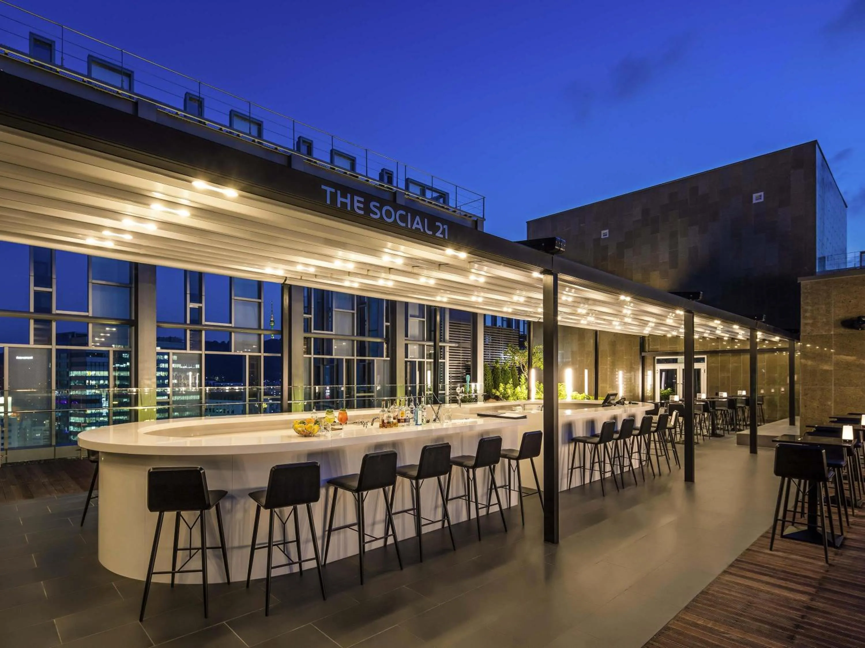 Lounge or bar in Novotel Ambassador Seoul Dongdaemun Hotels & Residences