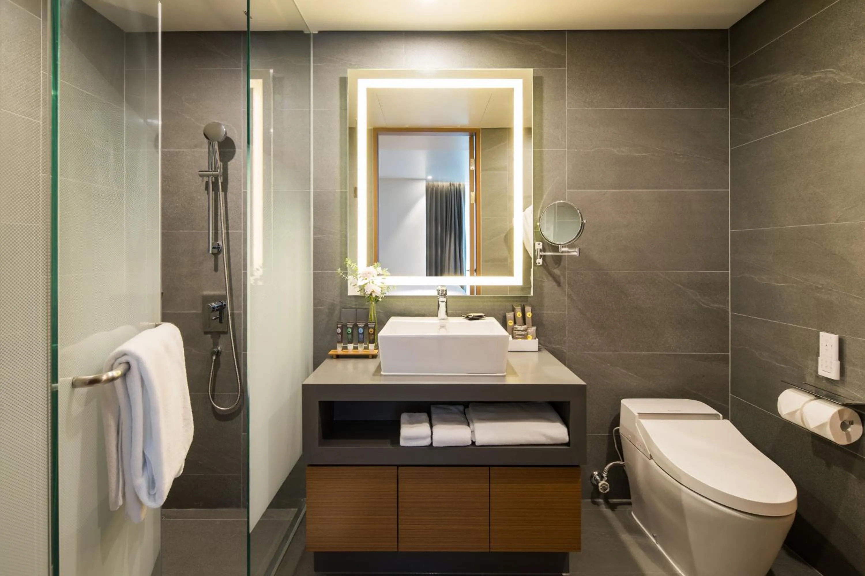 Shower in Novotel Ambassador Seoul Dongdaemun Hotels & Residences