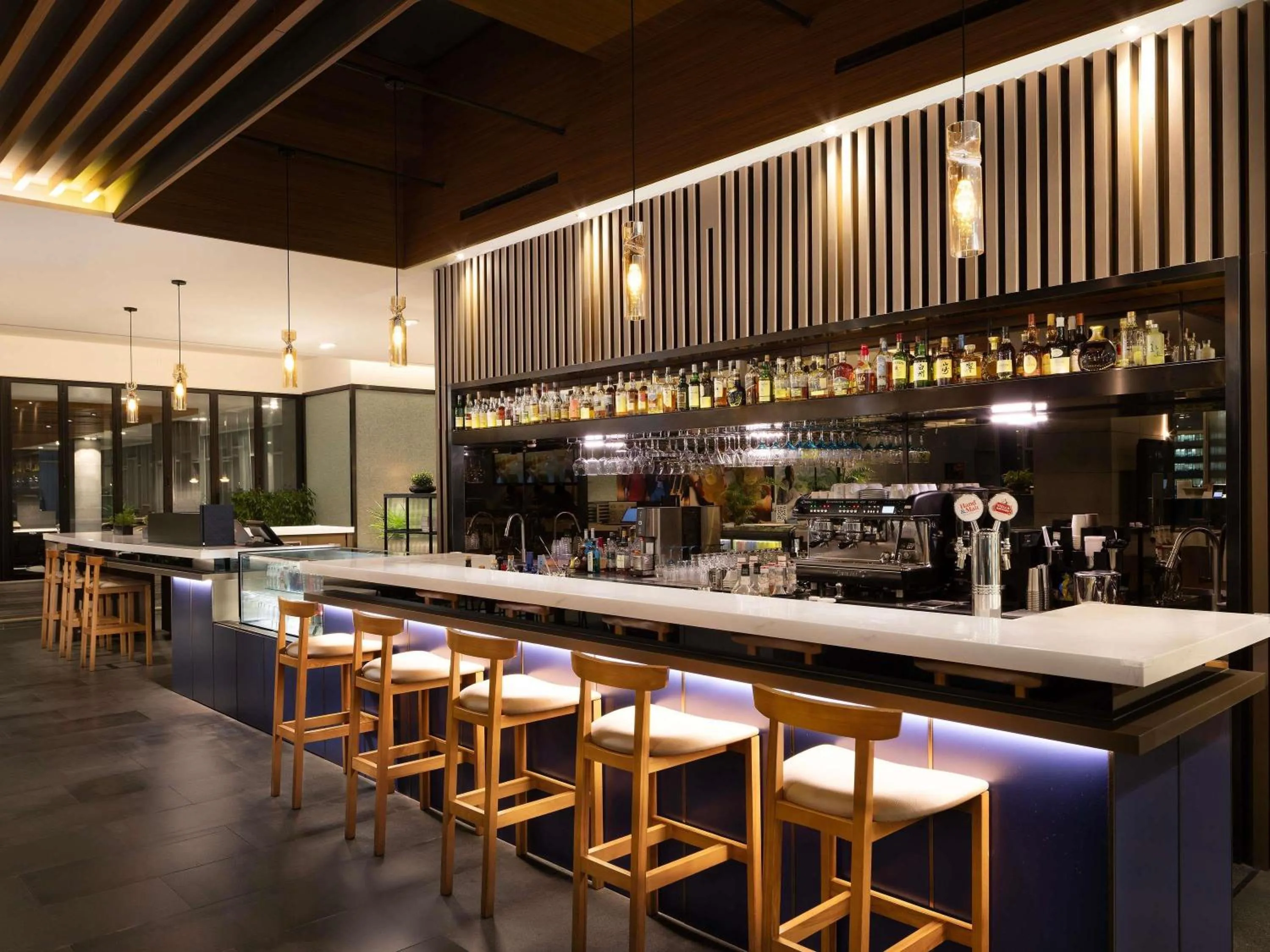 Lounge or bar in Novotel Ambassador Seoul Dongdaemun Hotels & Residences