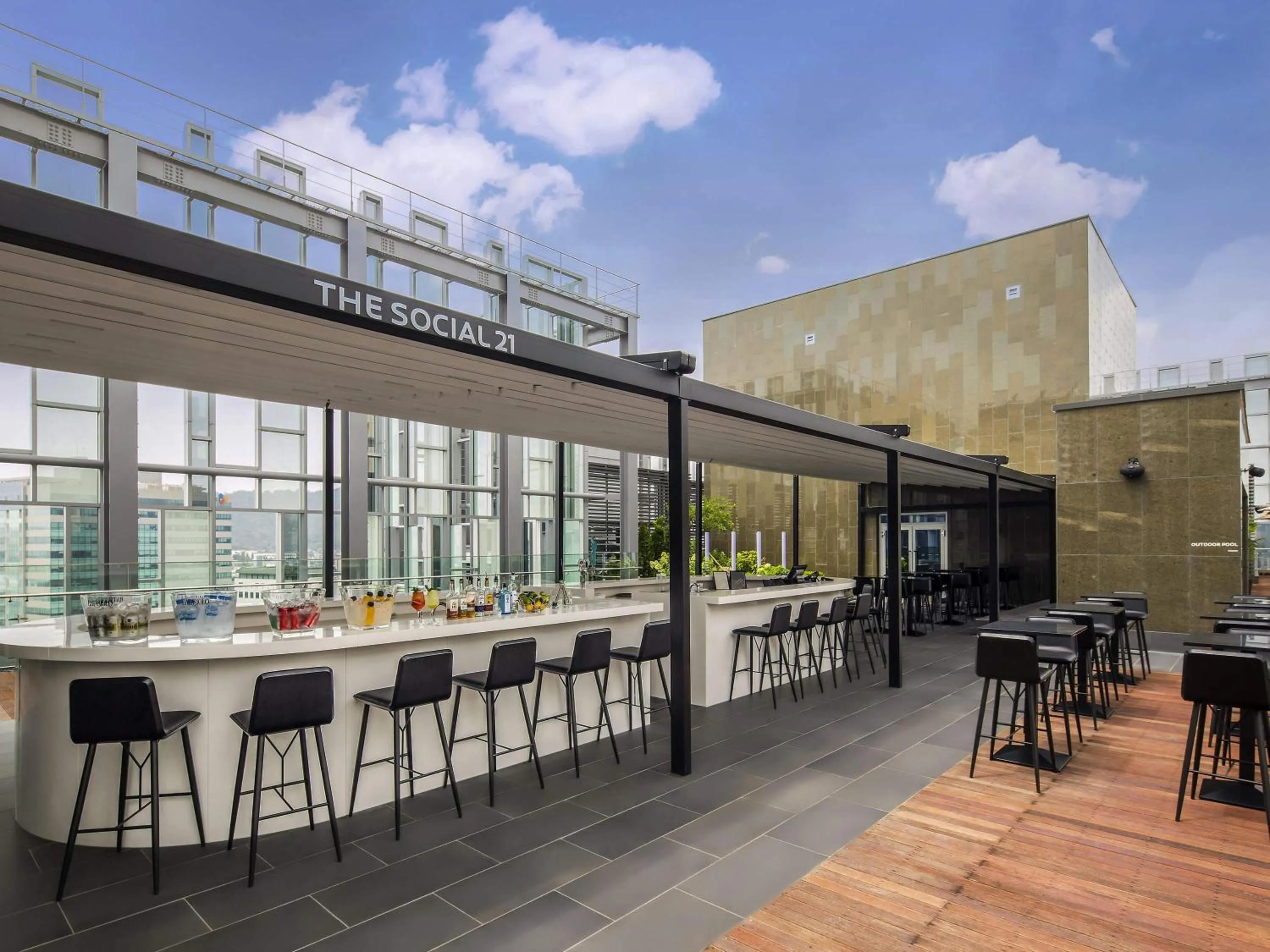 Lounge or bar in Novotel Ambassador Seoul Dongdaemun Hotels & Residences