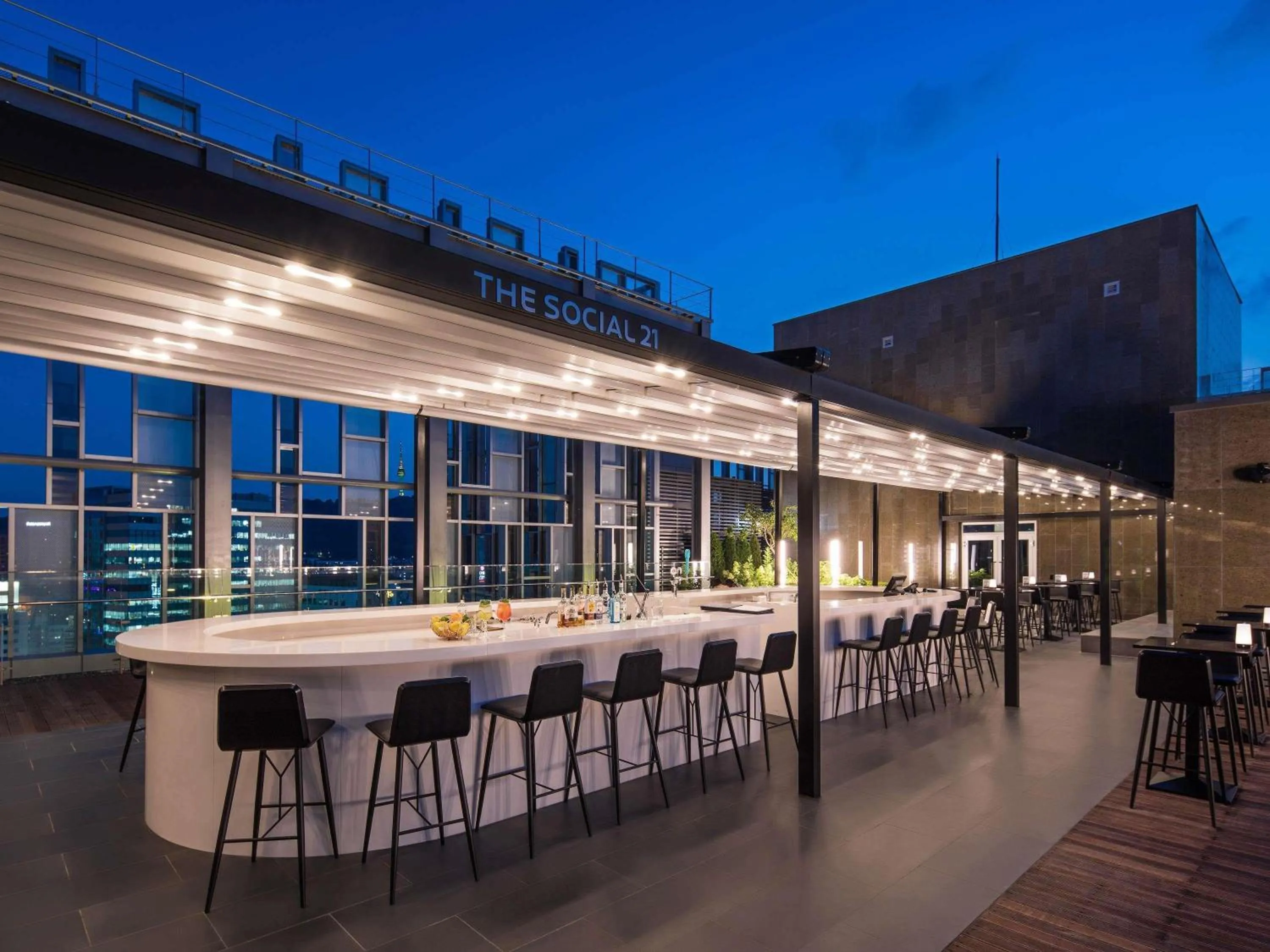 Lounge or bar in Novotel Ambassador Seoul Dongdaemun Hotels & Residences