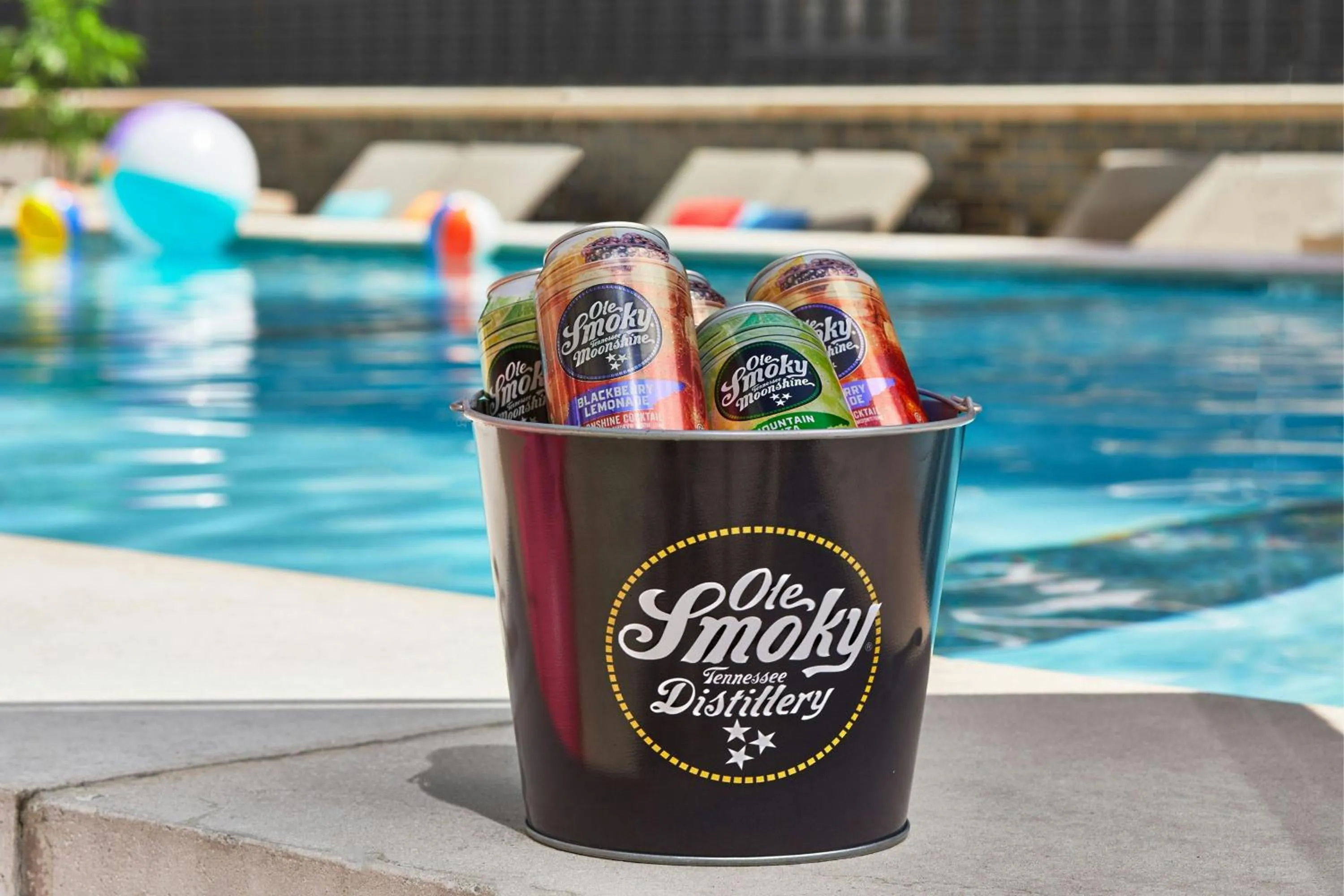 Swimming pool in AC Hotel Nashville Downtown