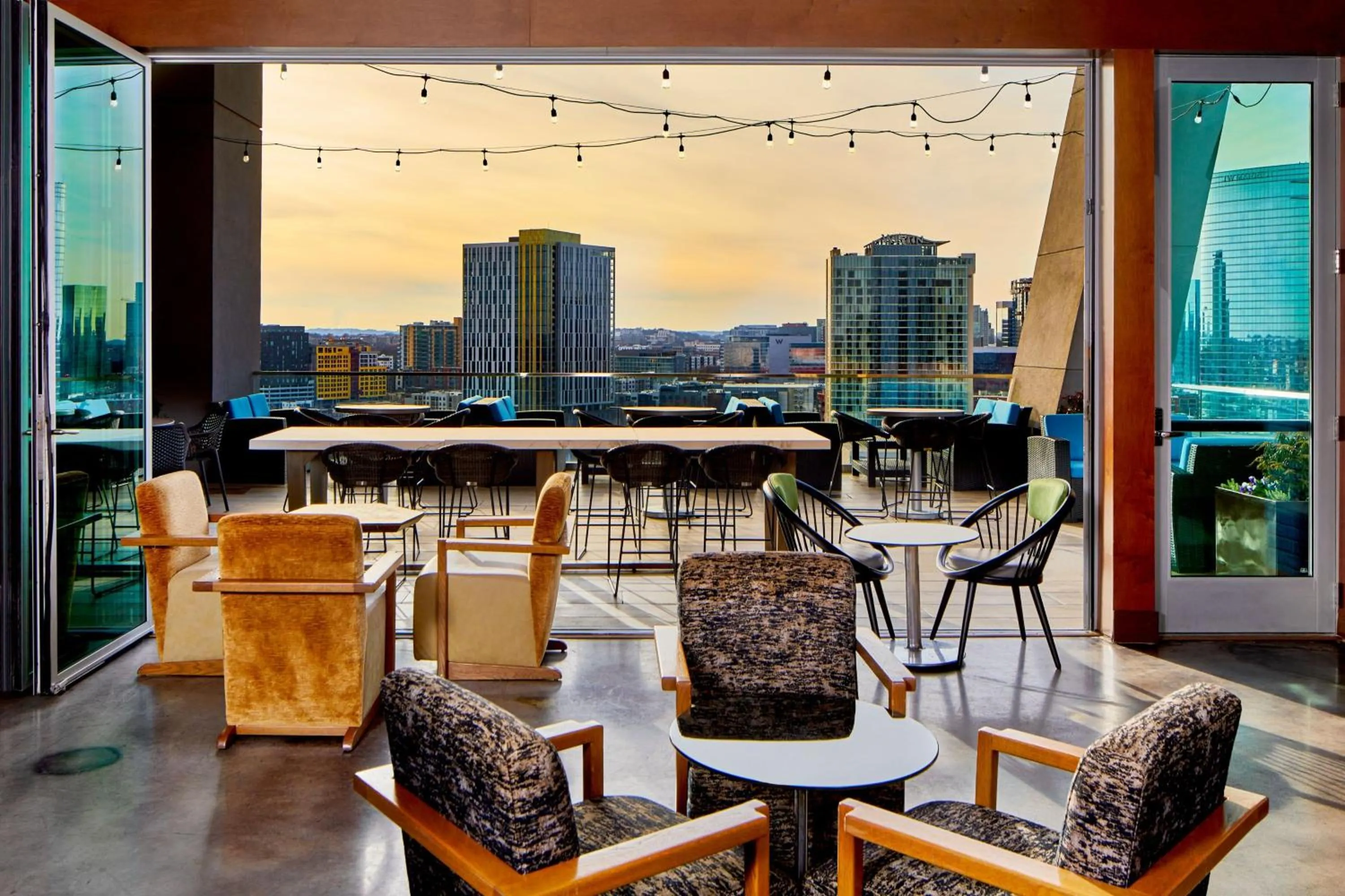 Restaurant/places to eat in SpringHill Suites by Marriott Nashville Downtown/Convention Center