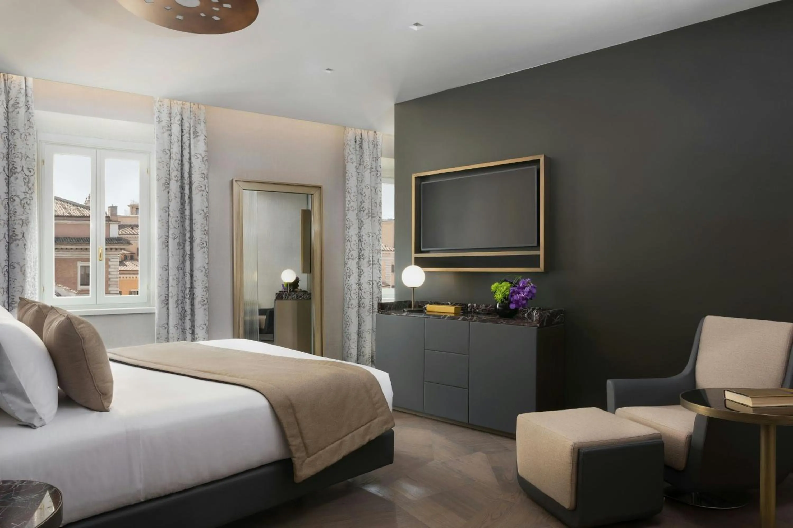 Photo of the whole room, Bed in The Pantheon Iconic Rome Hotel, Autograph Collection