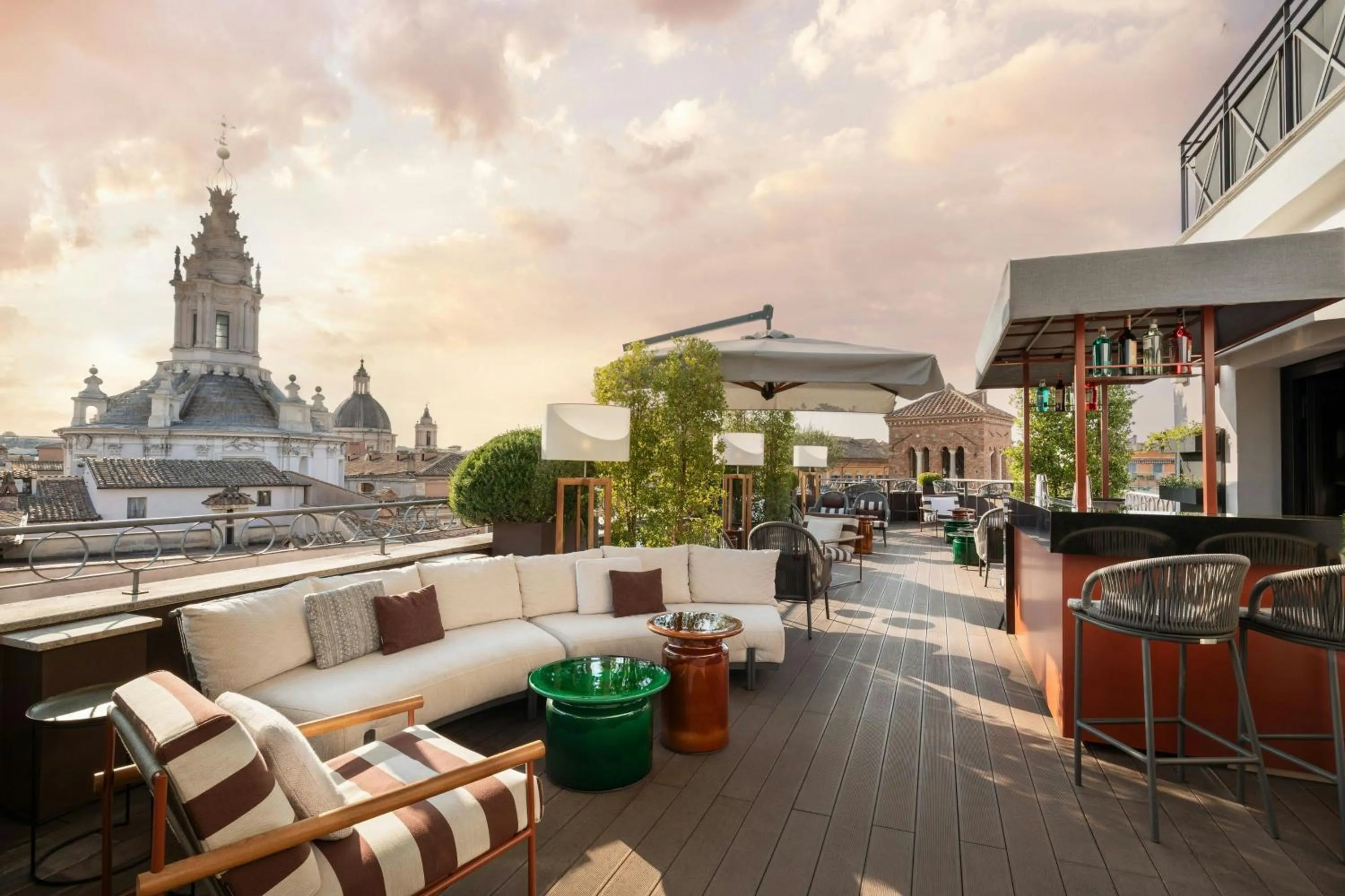 Lounge or bar in The Pantheon Iconic Rome Hotel, Autograph Collection