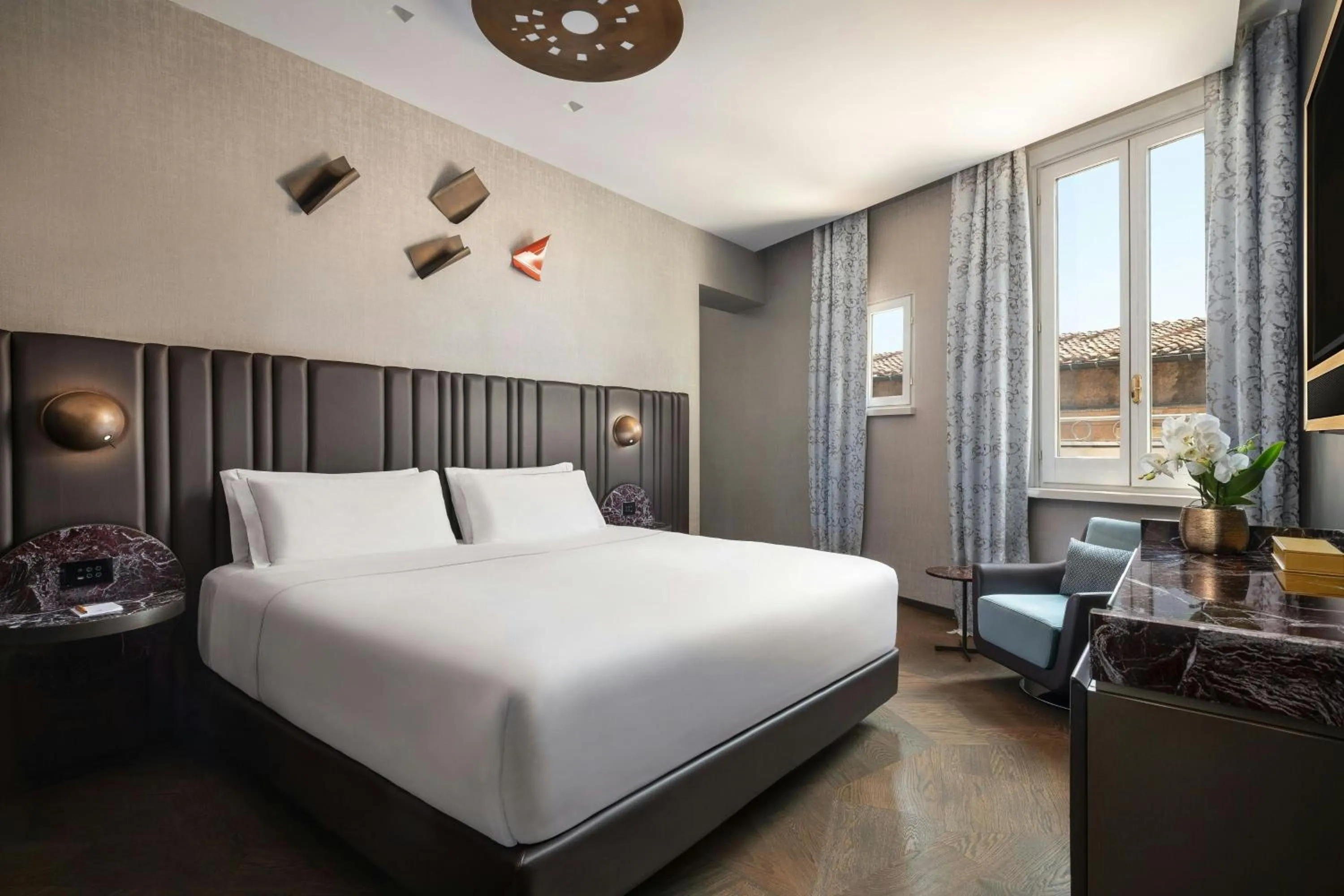 Photo of the whole room, Bed in The Pantheon Iconic Rome Hotel, Autograph Collection