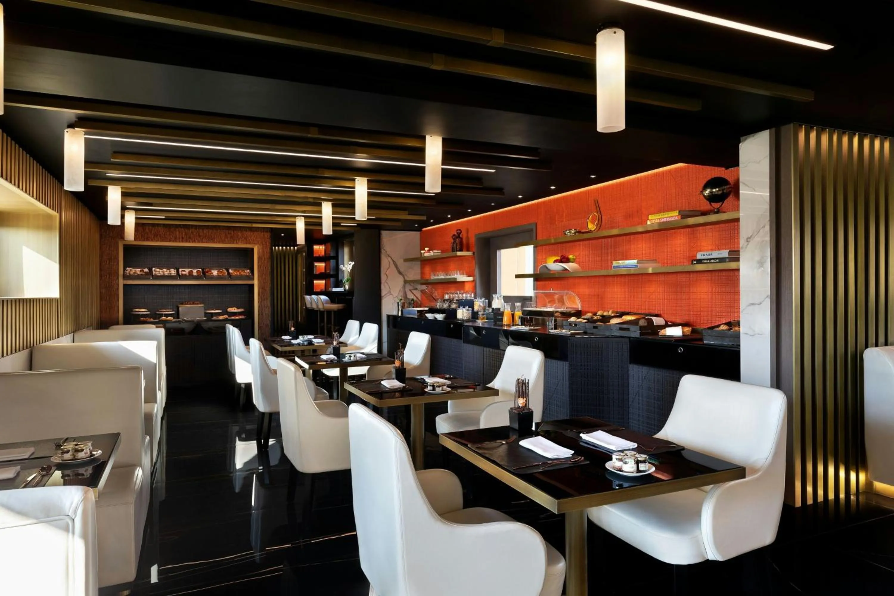 Breakfast in The Pantheon Iconic Rome Hotel, Autograph Collection