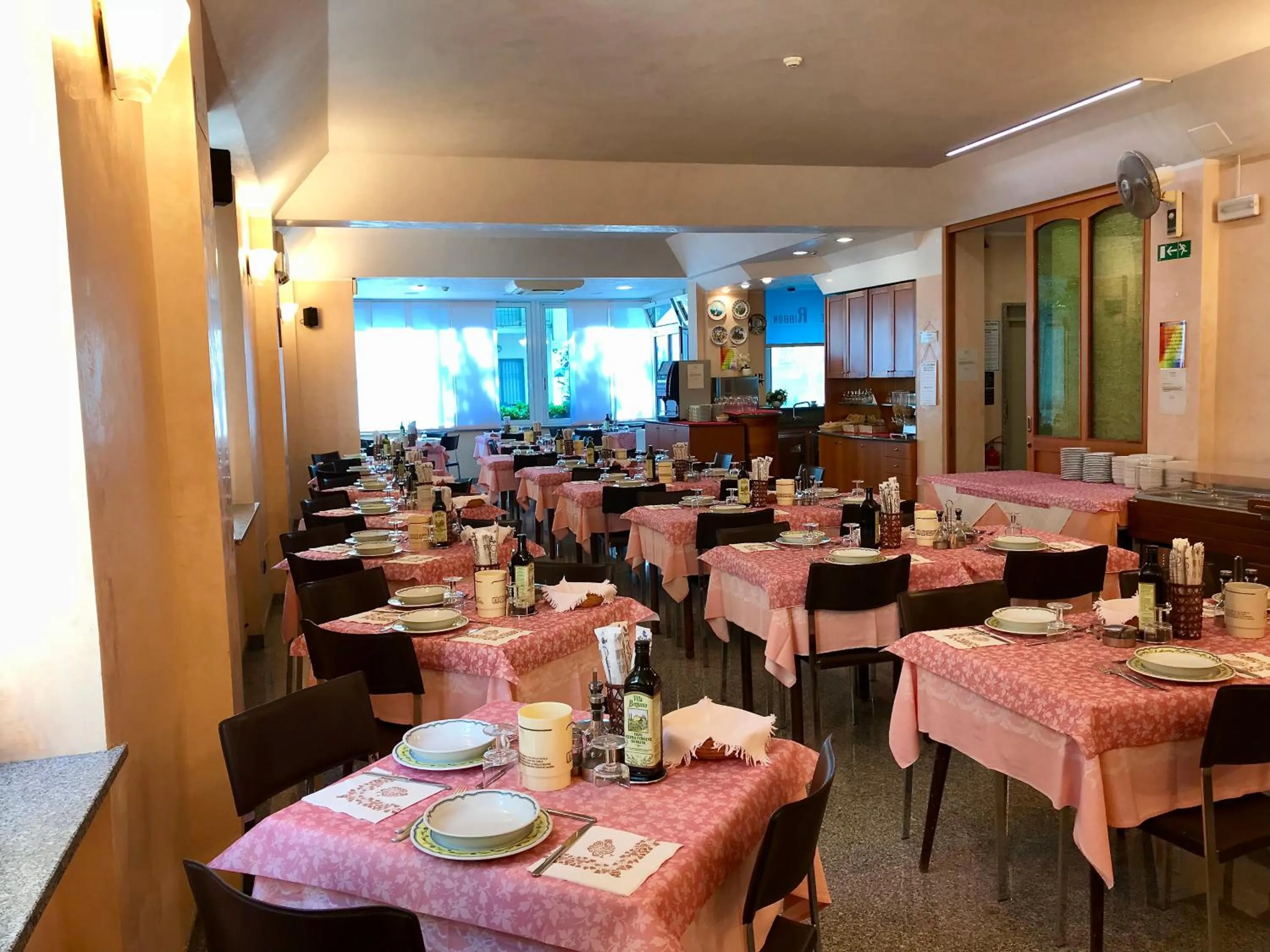 Restaurant/places to eat in Hotel Blue Ribbon