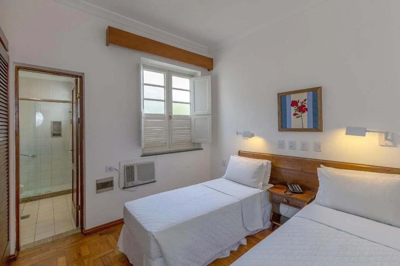 Photo of the whole room, Bed in VOA Hotel União