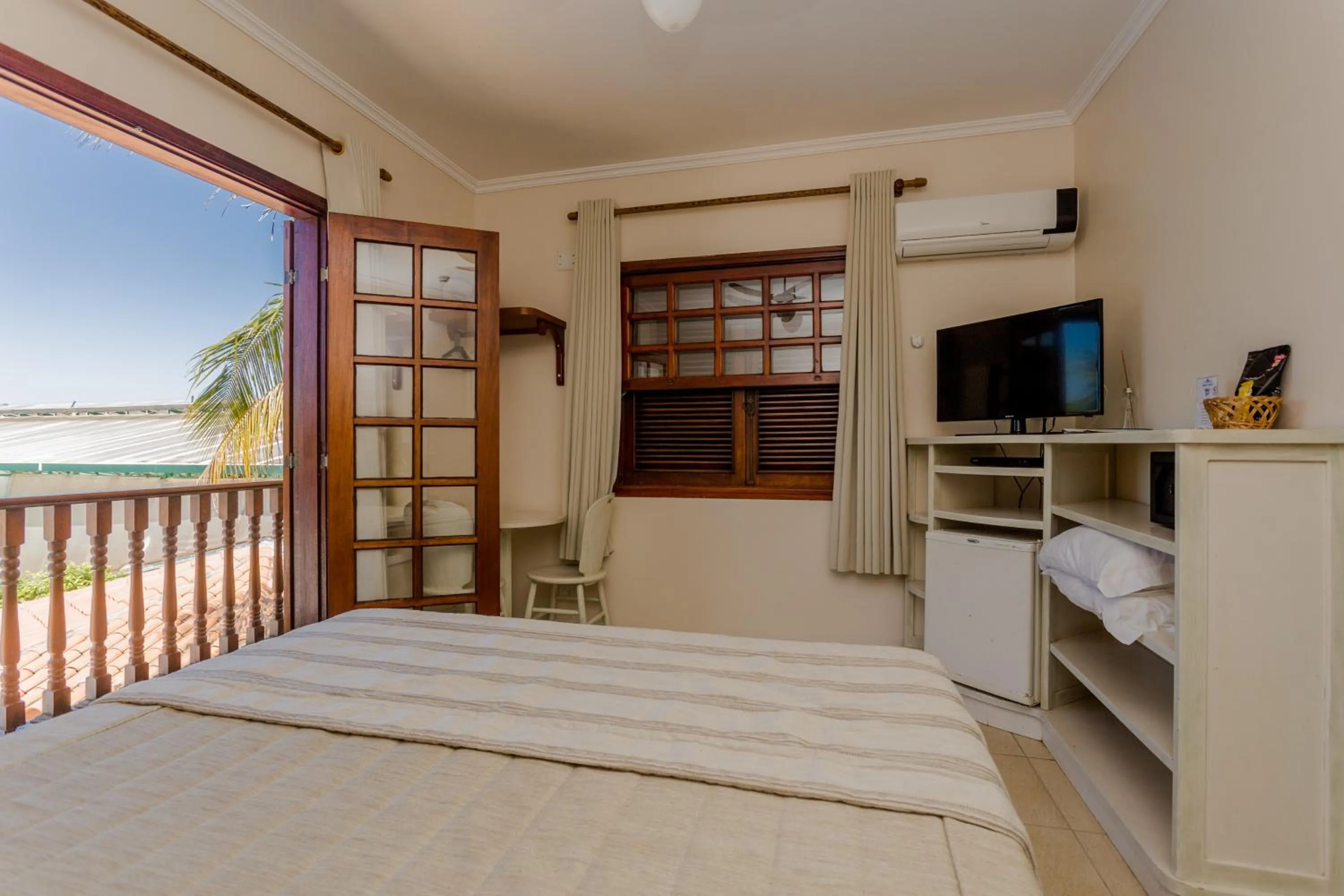 Bedroom, Bed in Beach Hotel Cambury