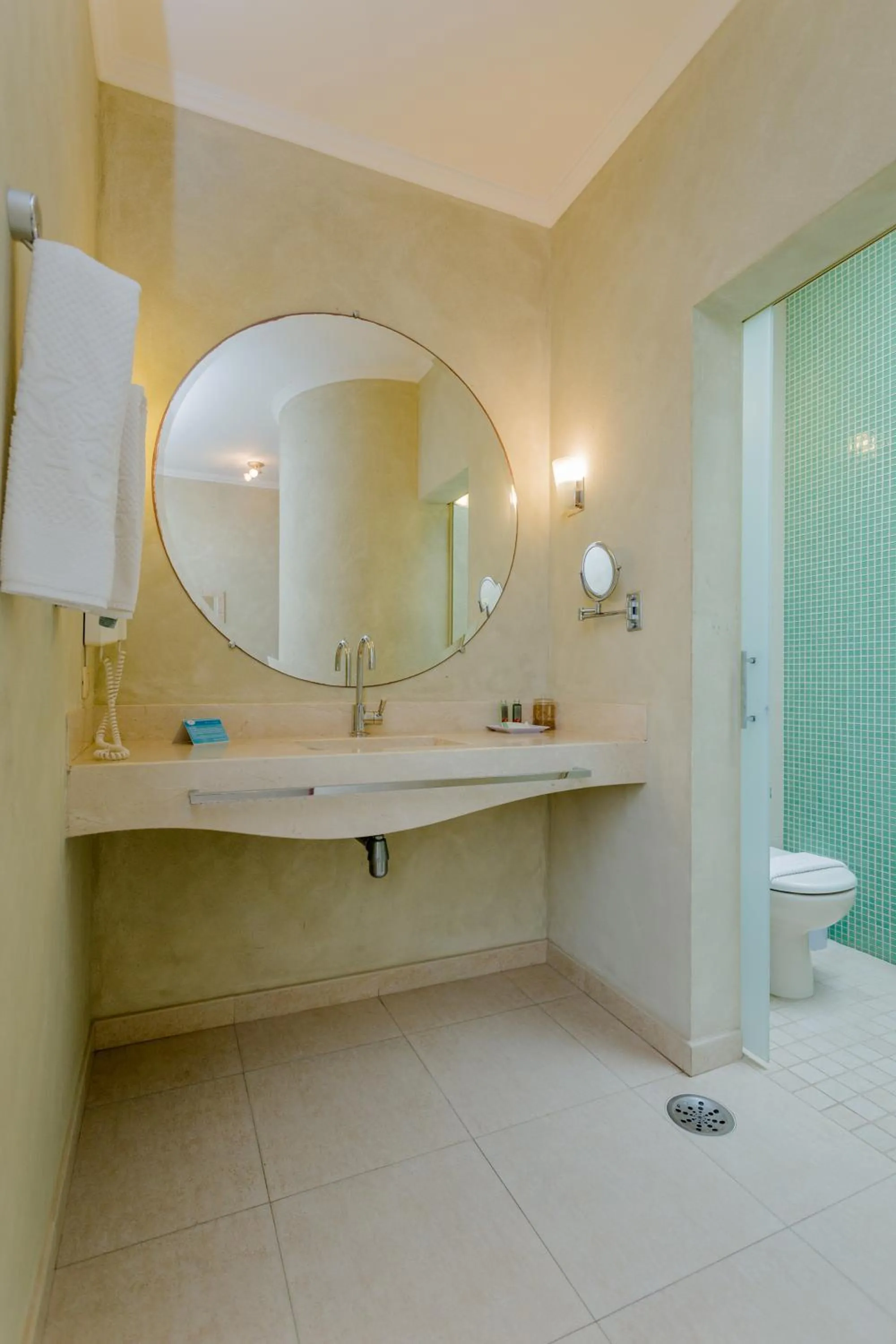 Toilet in Beach Hotel Cambury