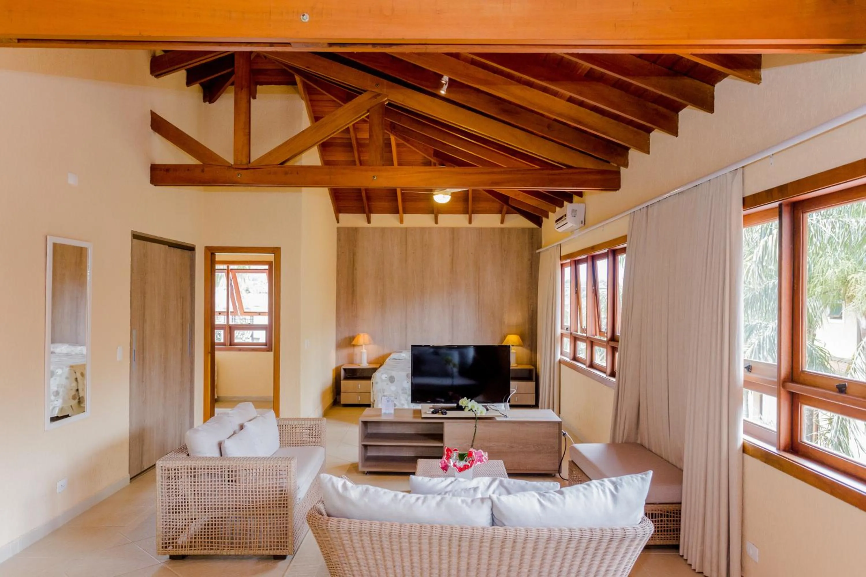 TV and multimedia in Beach Hotel Cambury