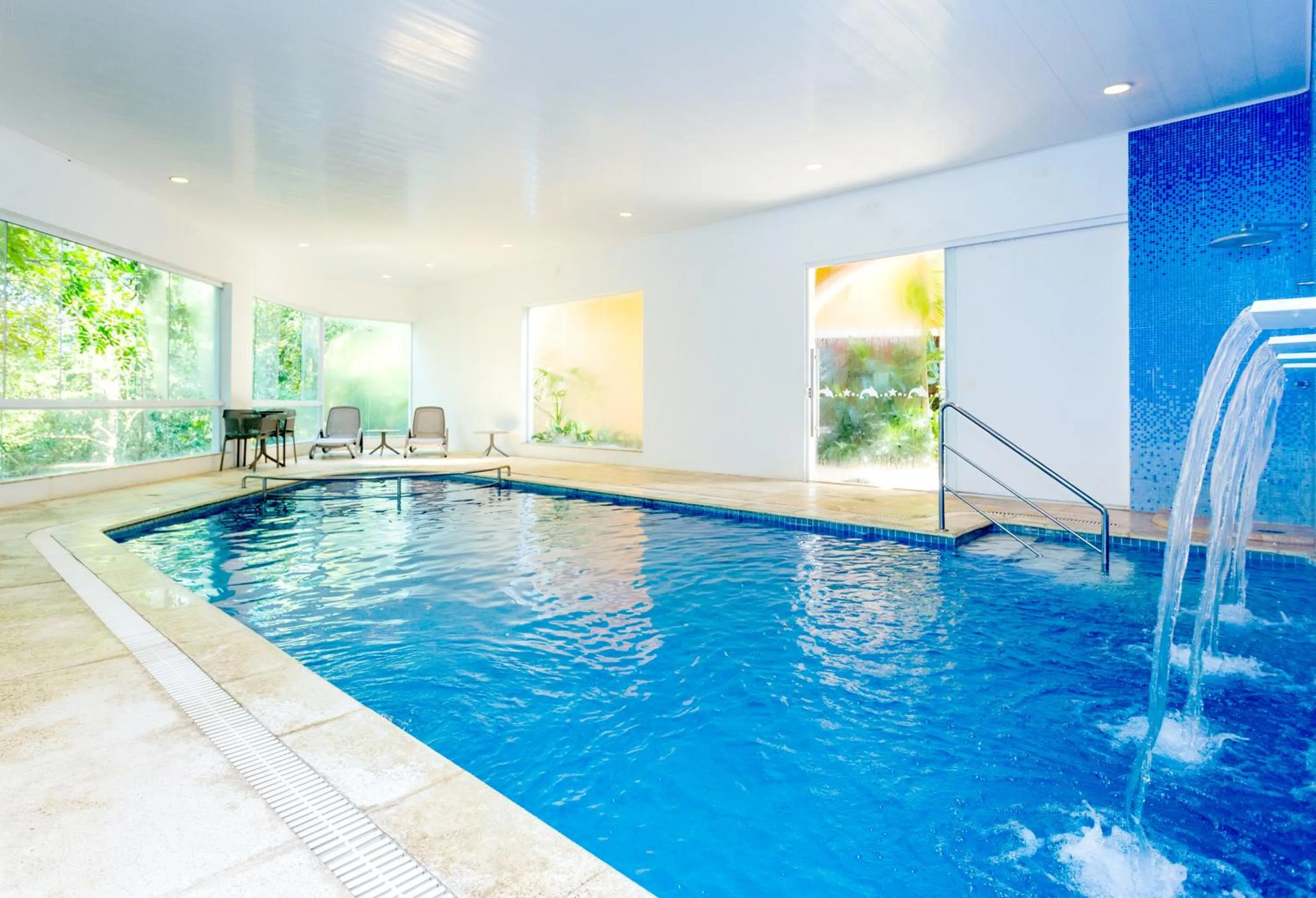 Swimming pool in Beach Hotel Cambury