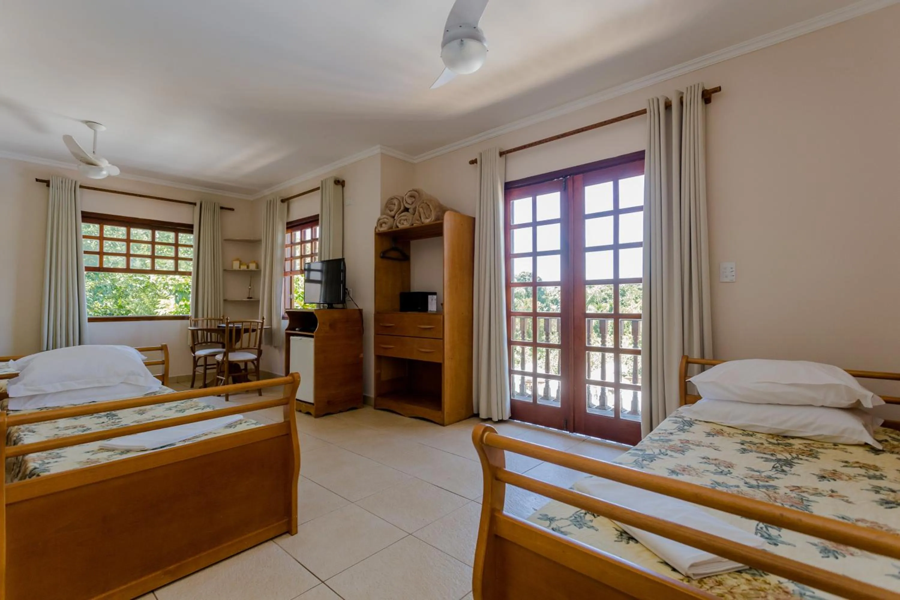 Bedroom, Bed in Beach Hotel Cambury