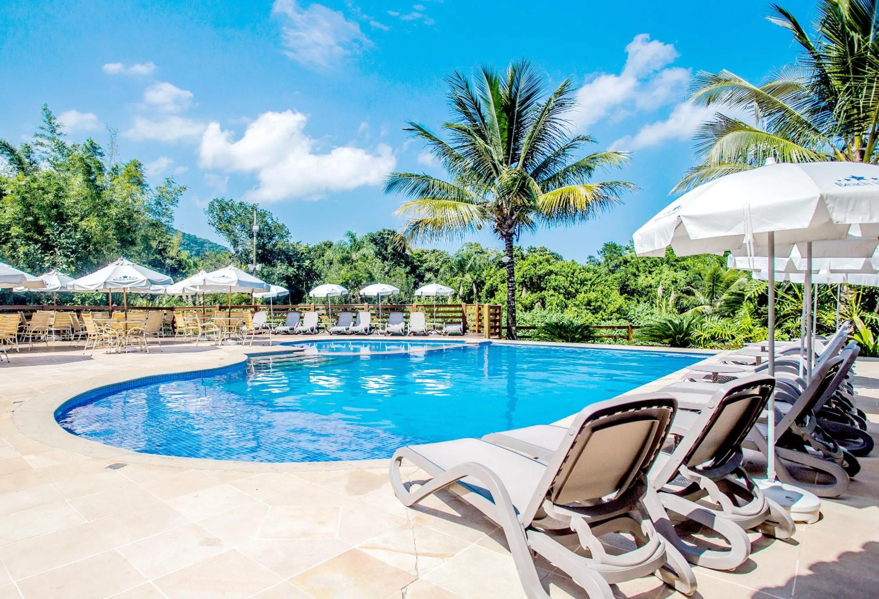 Swimming pool in Beach Hotel Cambury