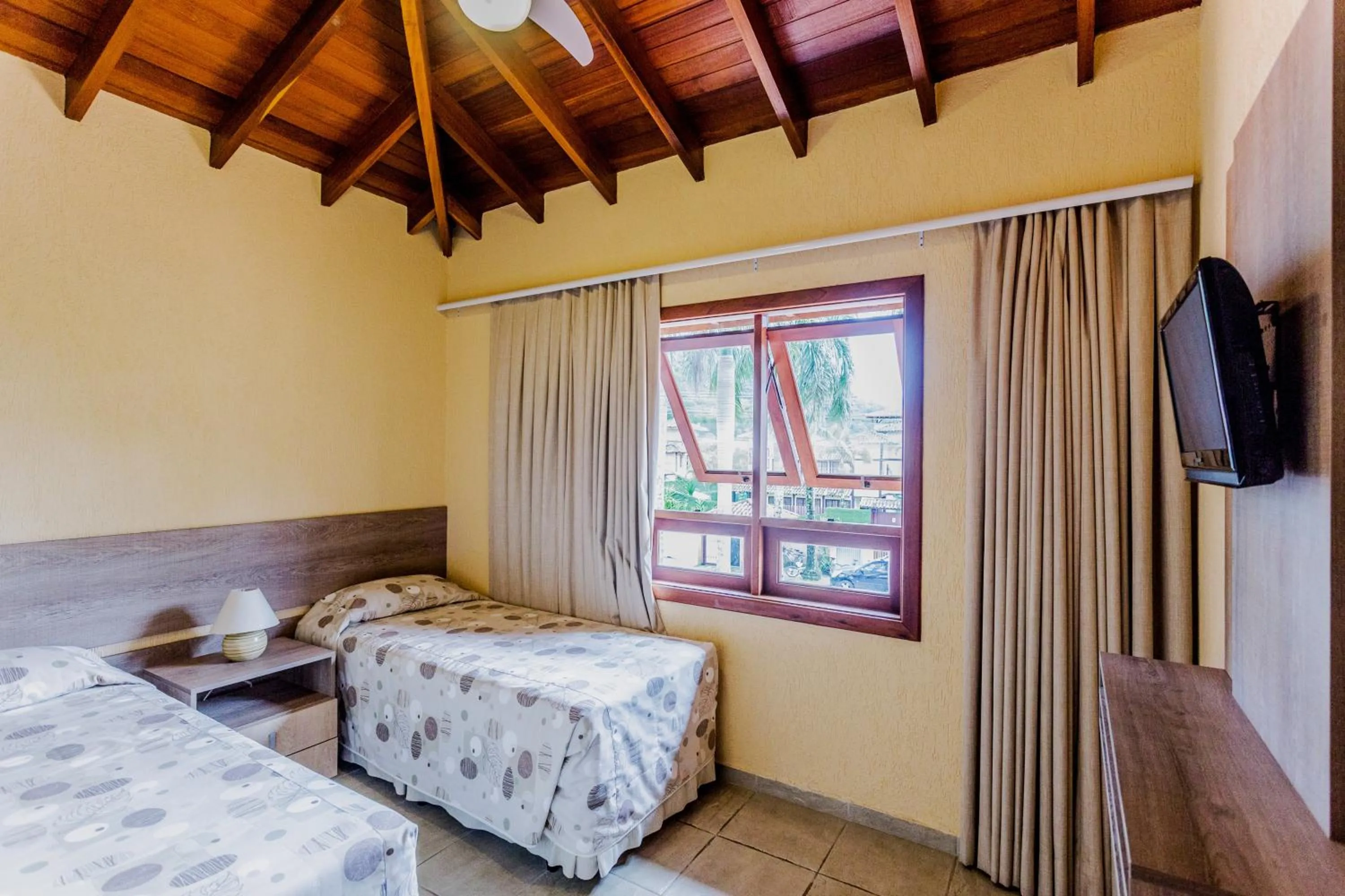 Bedroom, Bed in Beach Hotel Cambury