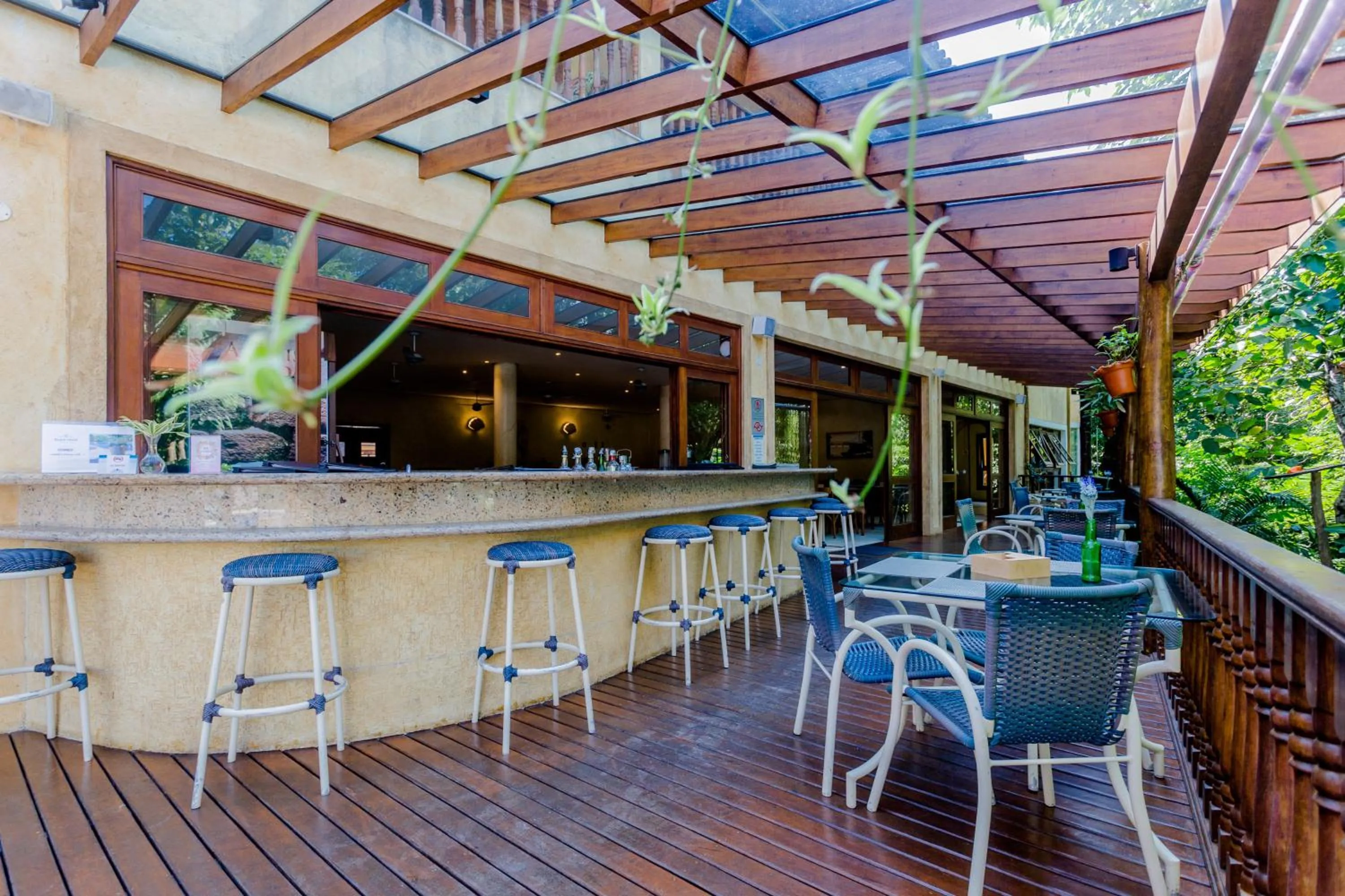Restaurant/places to eat in Beach Hotel Cambury