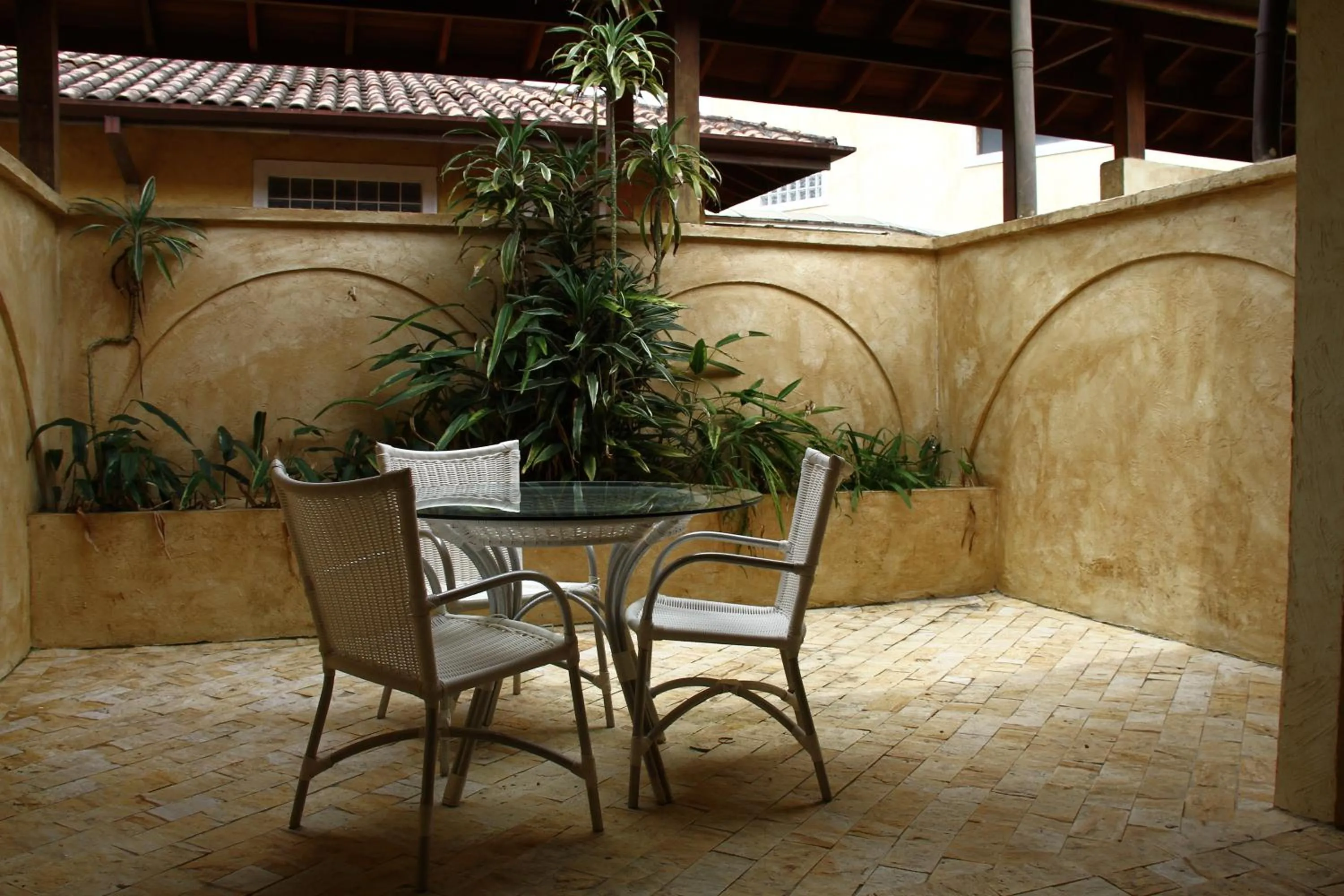 Inner courtyard view in Beach Hotel Cambury