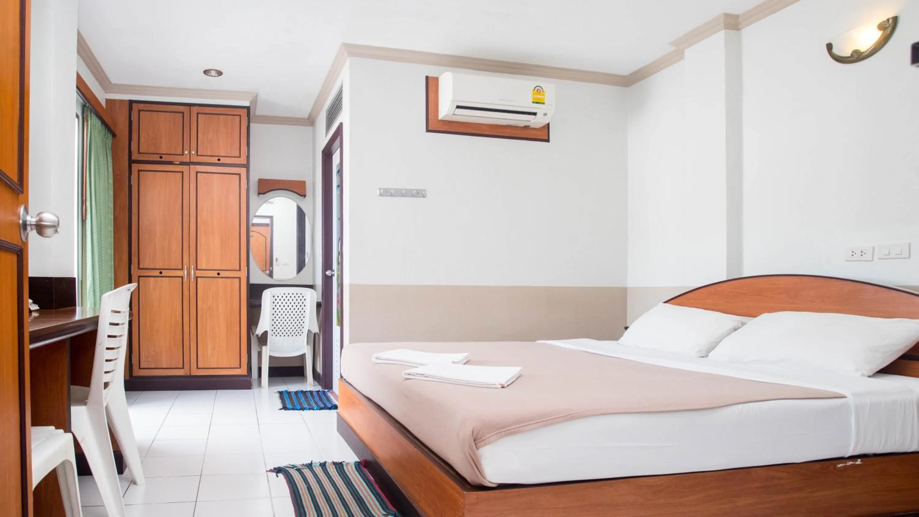 Bedroom, Bed in DJ House ดีเจ เฮ้าท์ป่าตอง