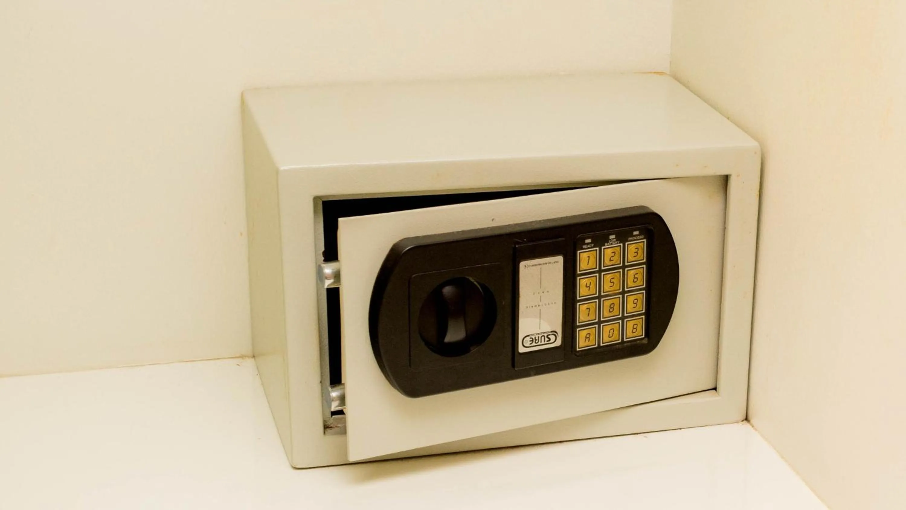 safe in DJ House ดีเจ เฮ้าท์ป่าตอง