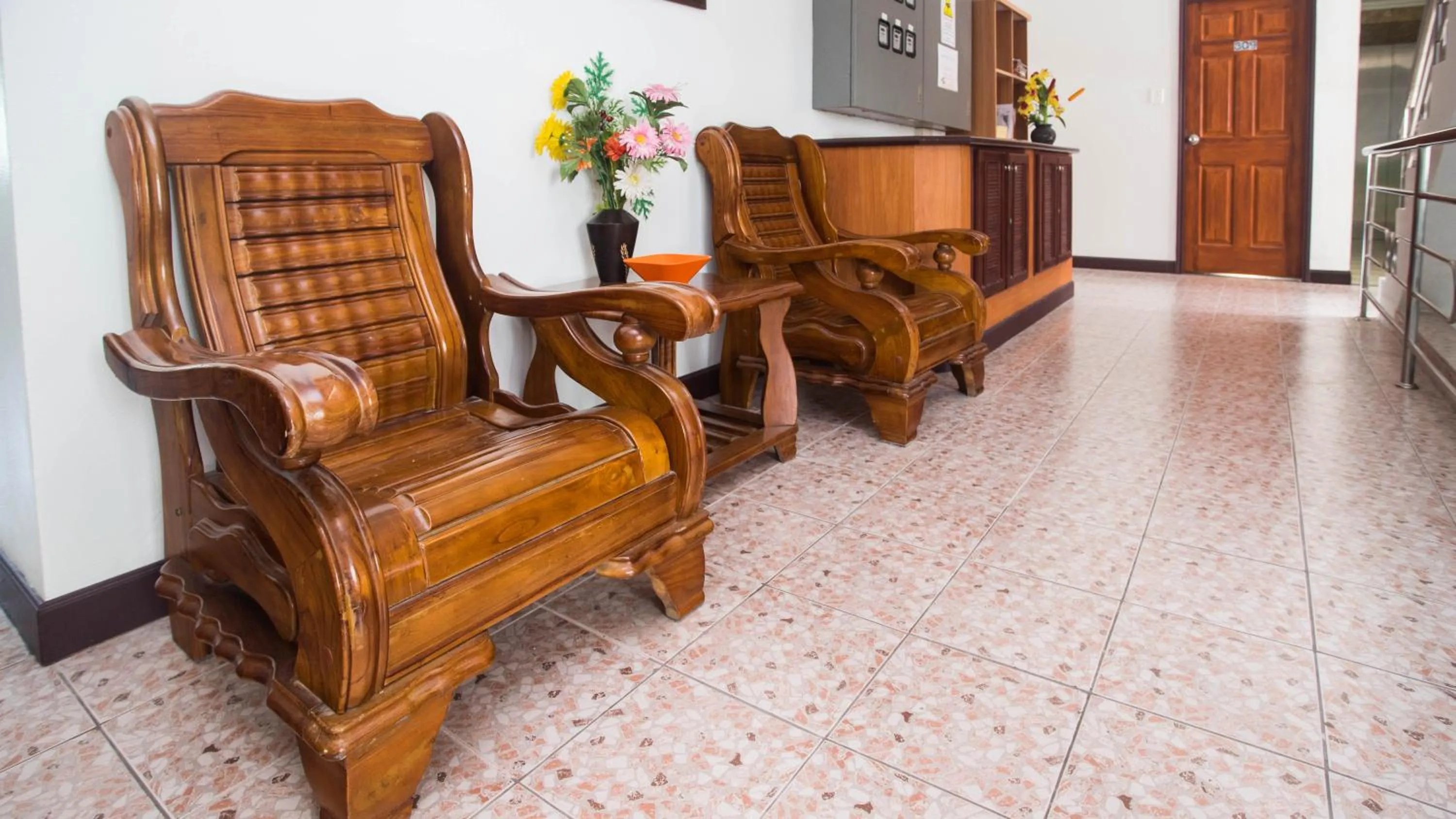 Living room in DJ House ดีเจ เฮ้าท์ป่าตอง