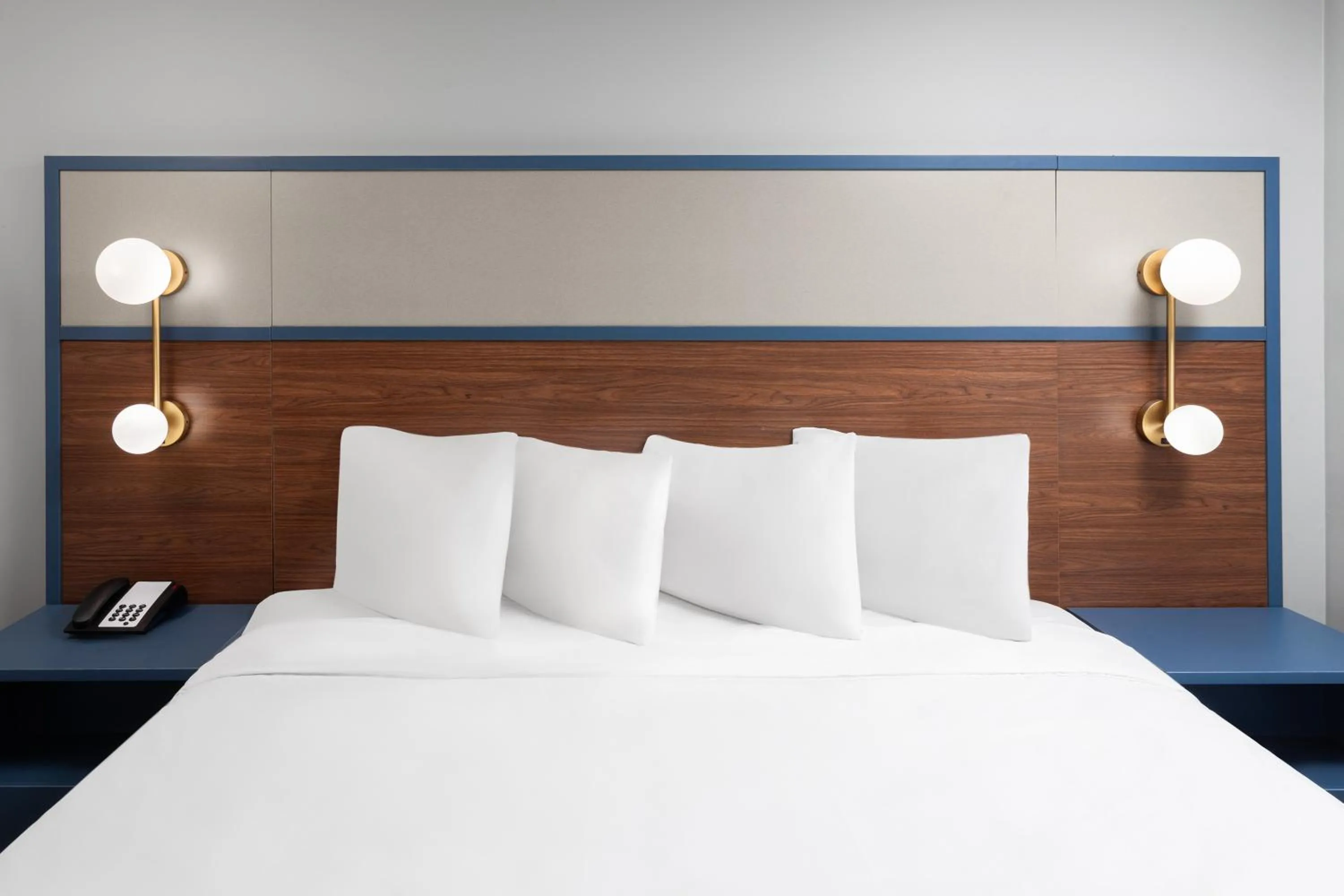 Bedroom, Bed in AmericInn by Wyndham Eagle River Downtown