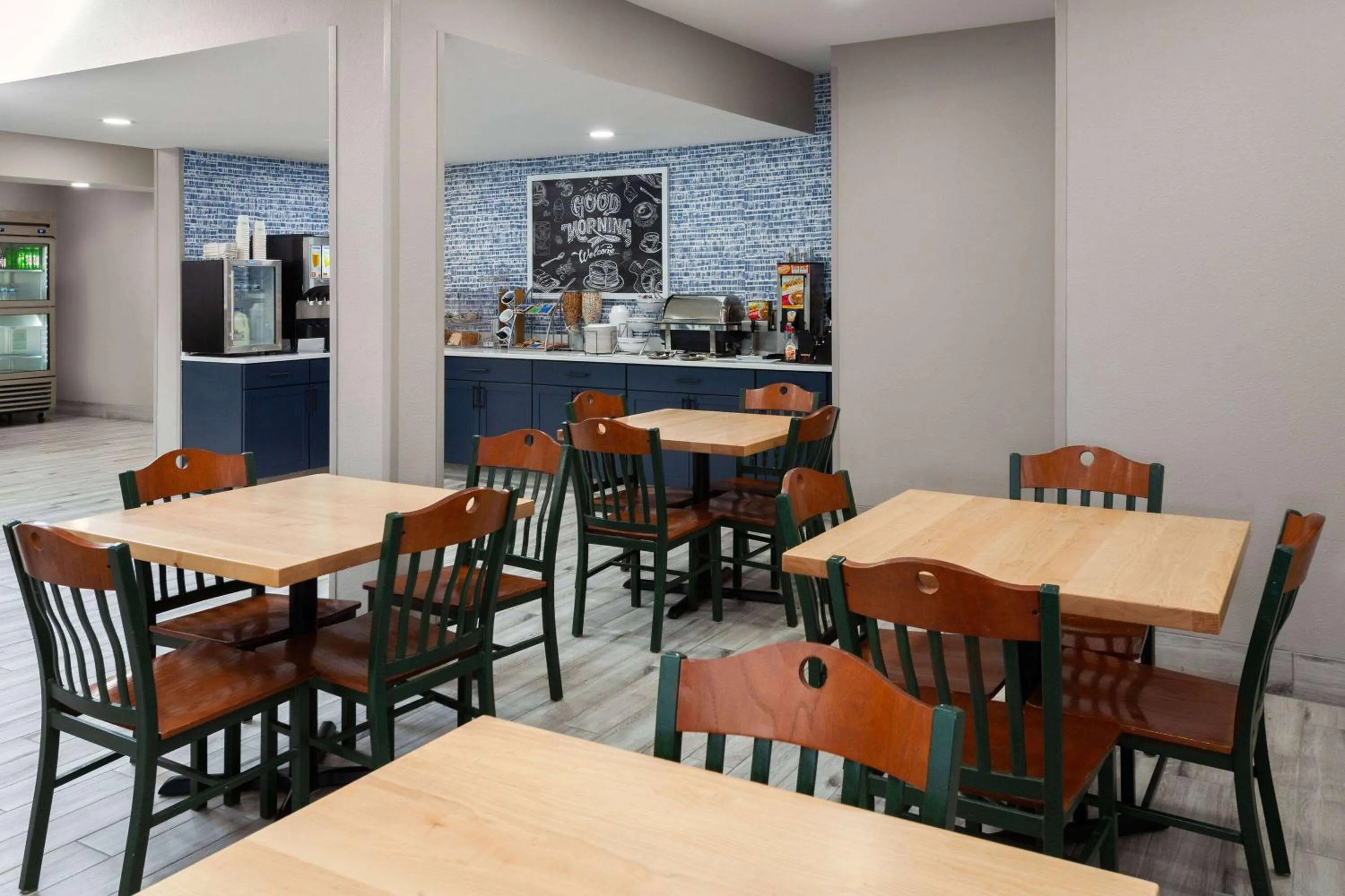 Breakfast in AmericInn by Wyndham Eagle River Downtown