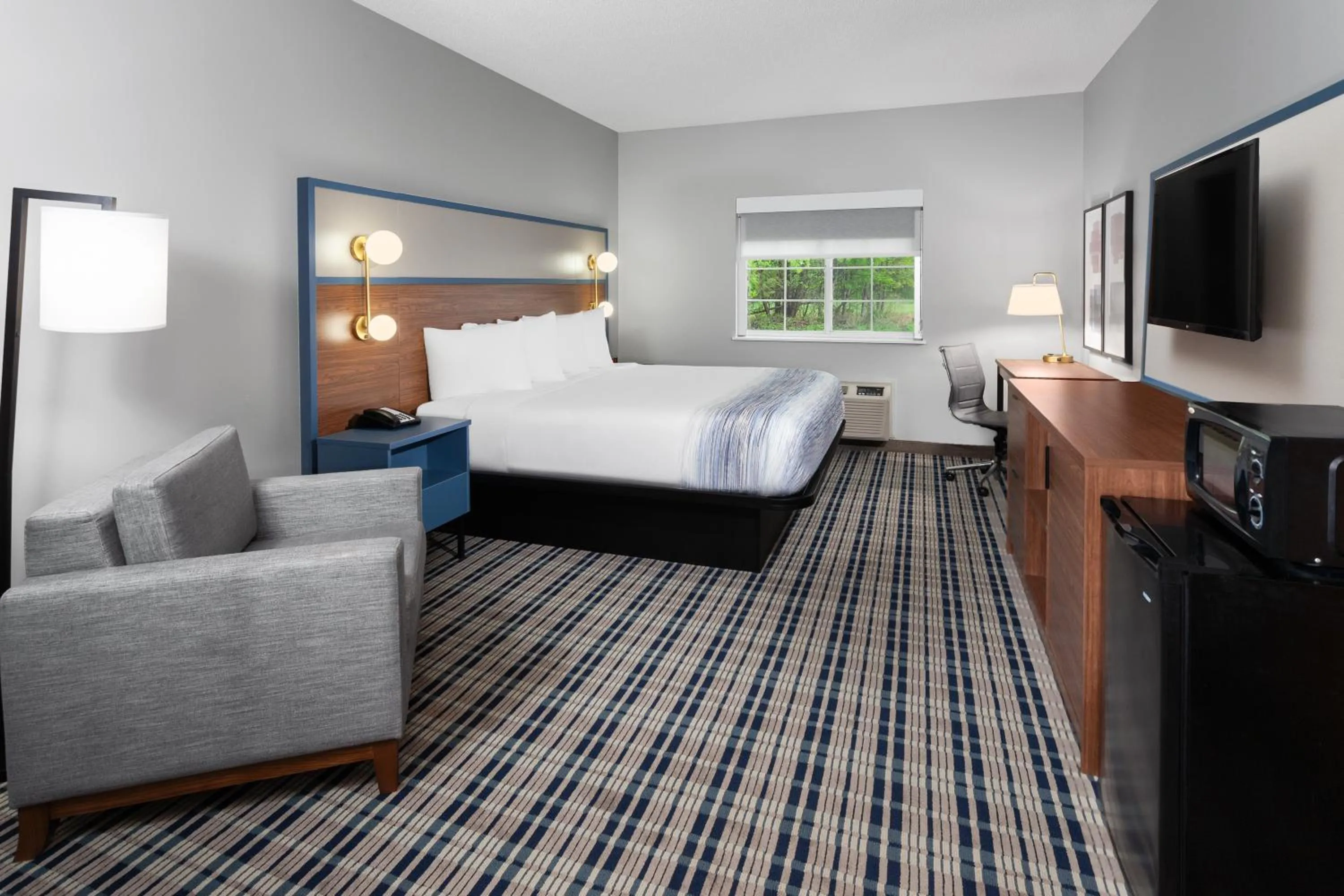 Bedroom, Bed in AmericInn by Wyndham Eagle River Downtown