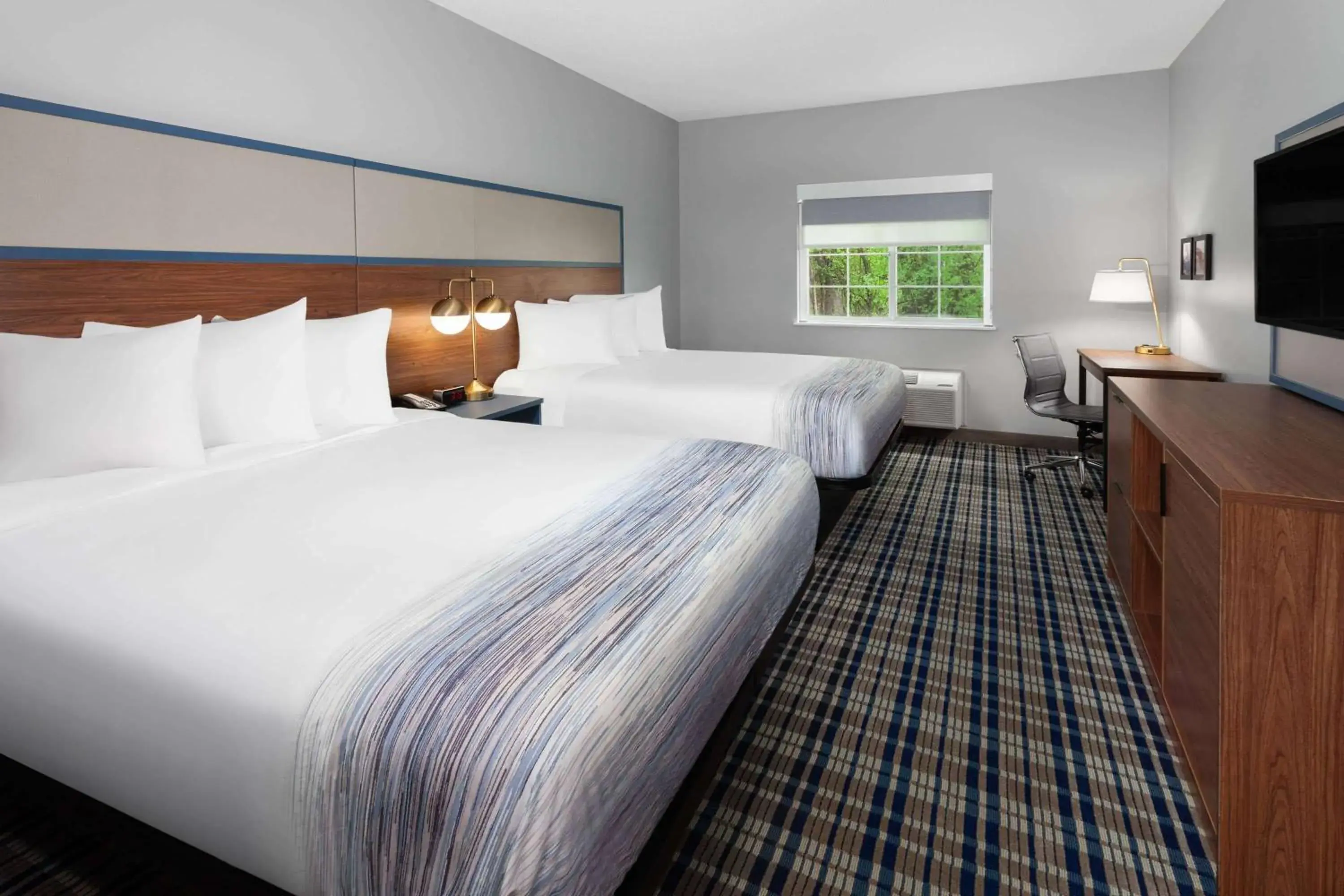 Queen Room with Two Queen Beds - Non-Smoking in AmericInn by Wyndham Eagle River Downtown Queen Room with Two Queen Beds - Non-Smoking in AmericInn by Wyndham Eagle River Downtown