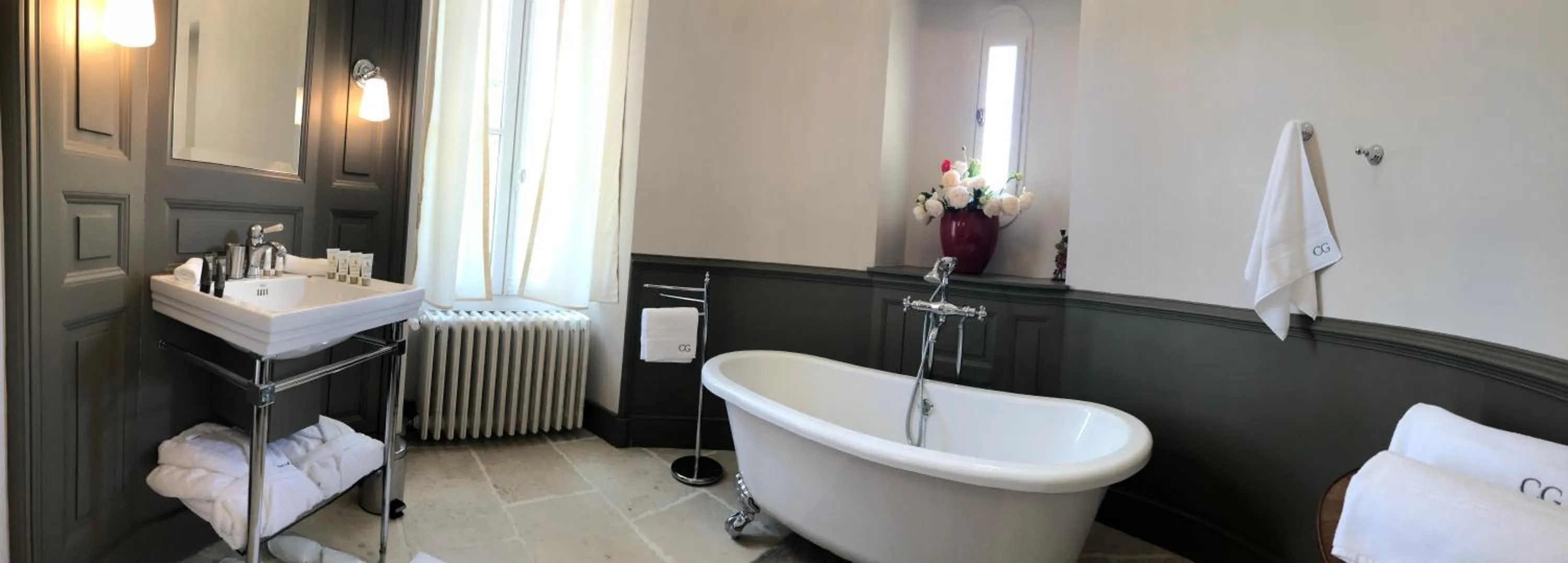 Bed in Château de la gauderie