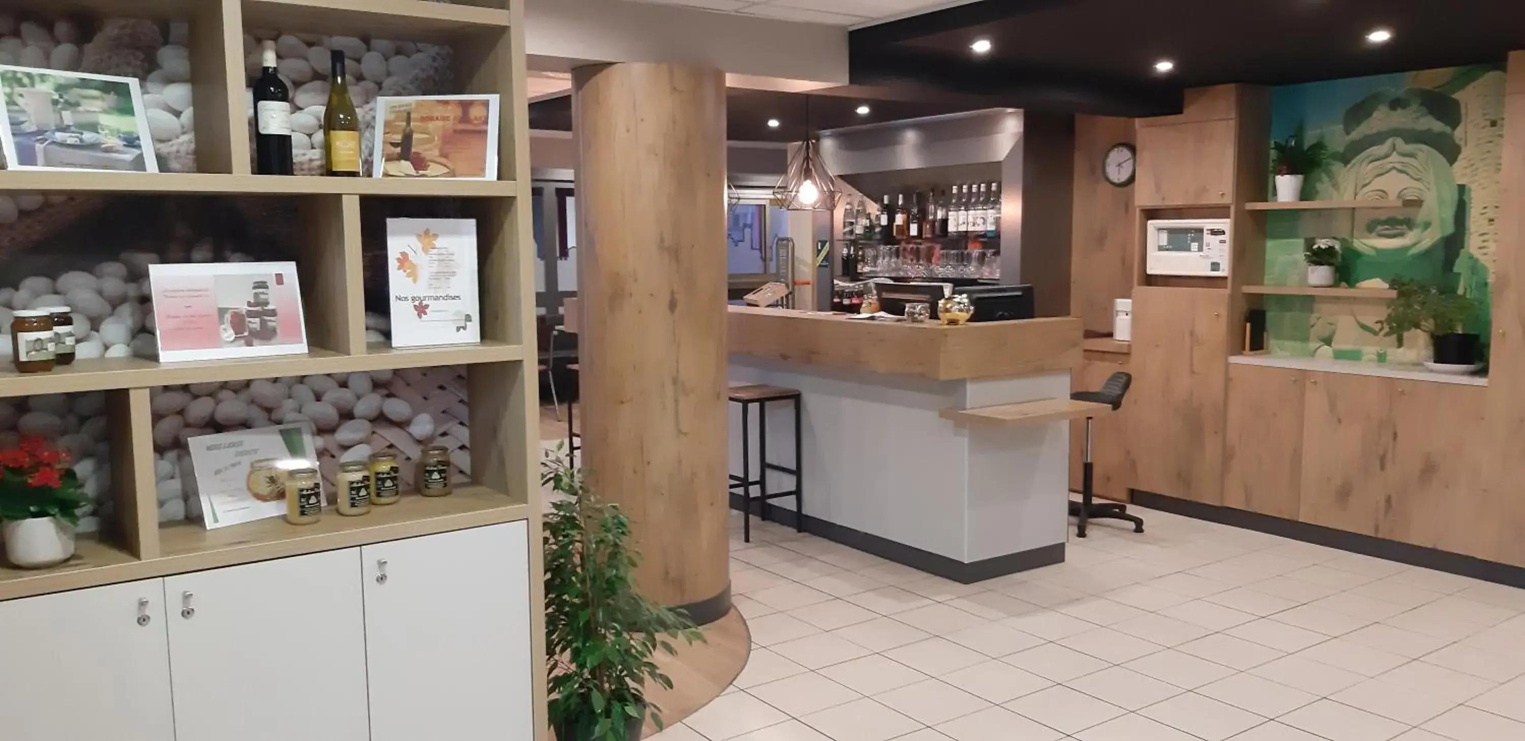Lobby or reception in ibis Carcassonne Centre - La Cité Lobby or reception in ibis Carcassonne Centre - La Cité