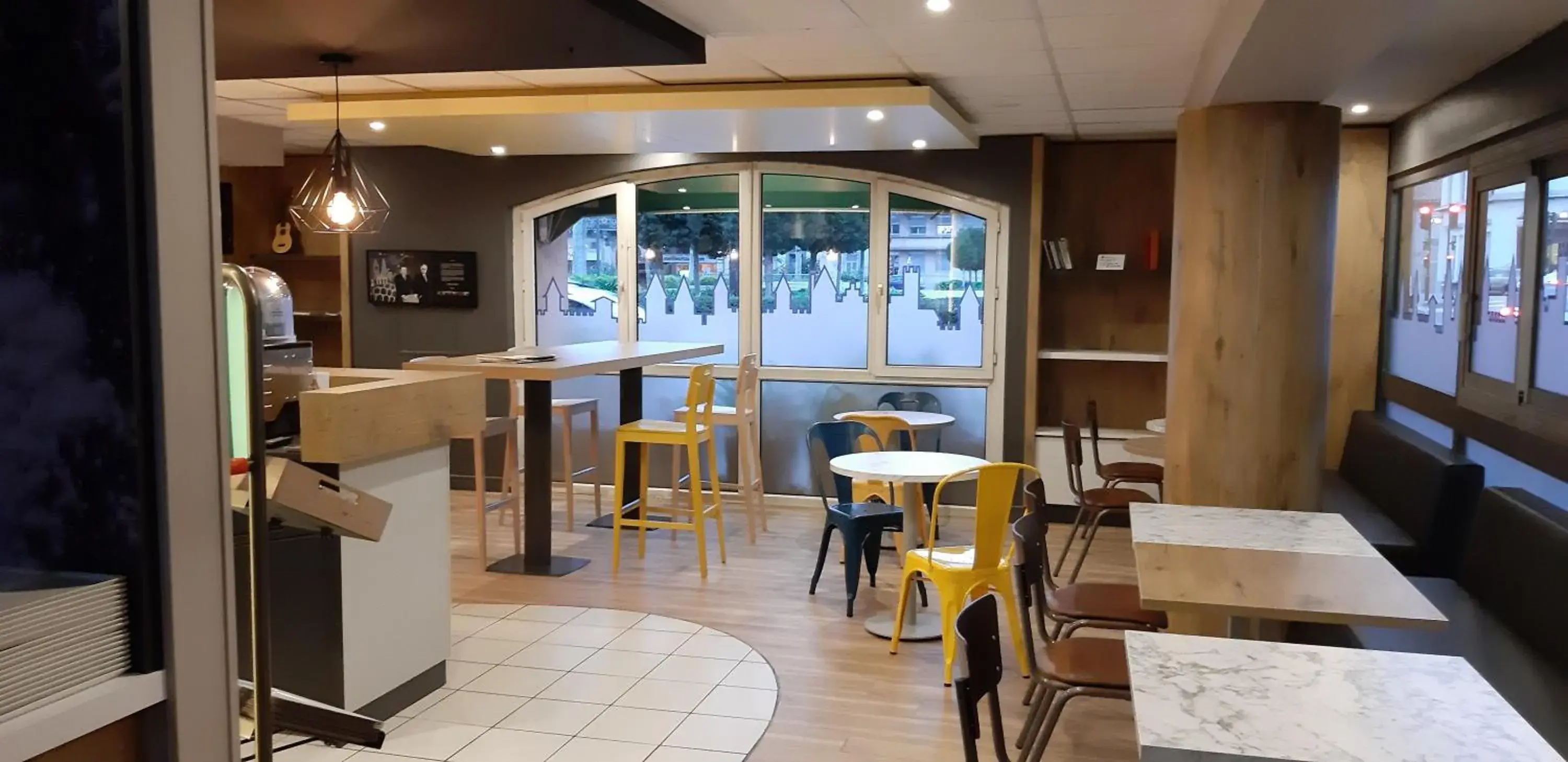 Restaurant/places to eat in ibis Carcassonne Centre - La Cité Restaurant/places to eat in ibis Carcassonne Centre - La Cité