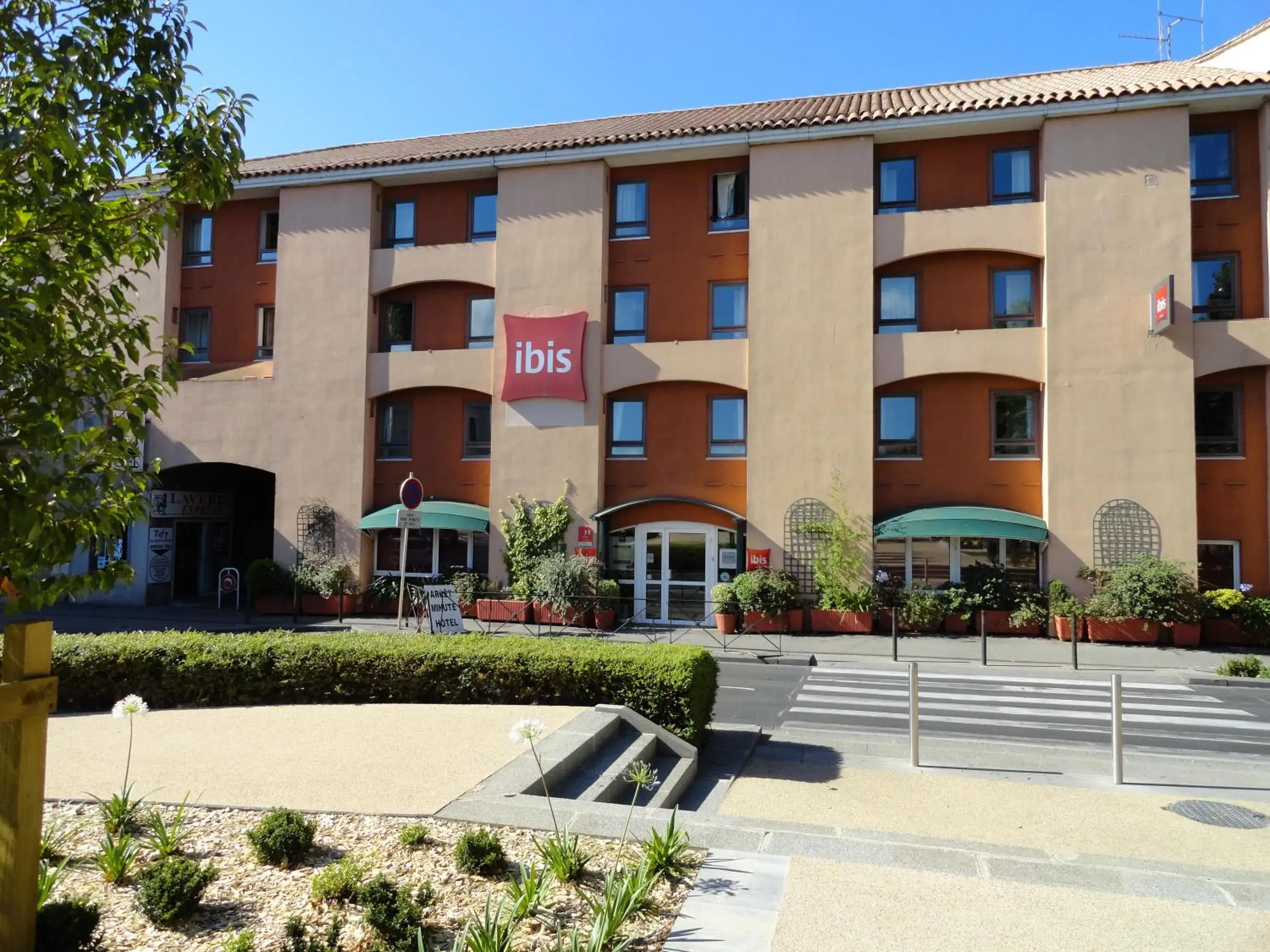 Property building in ibis Carcassonne Centre - La Cité Property building in ibis Carcassonne Centre - La Cité