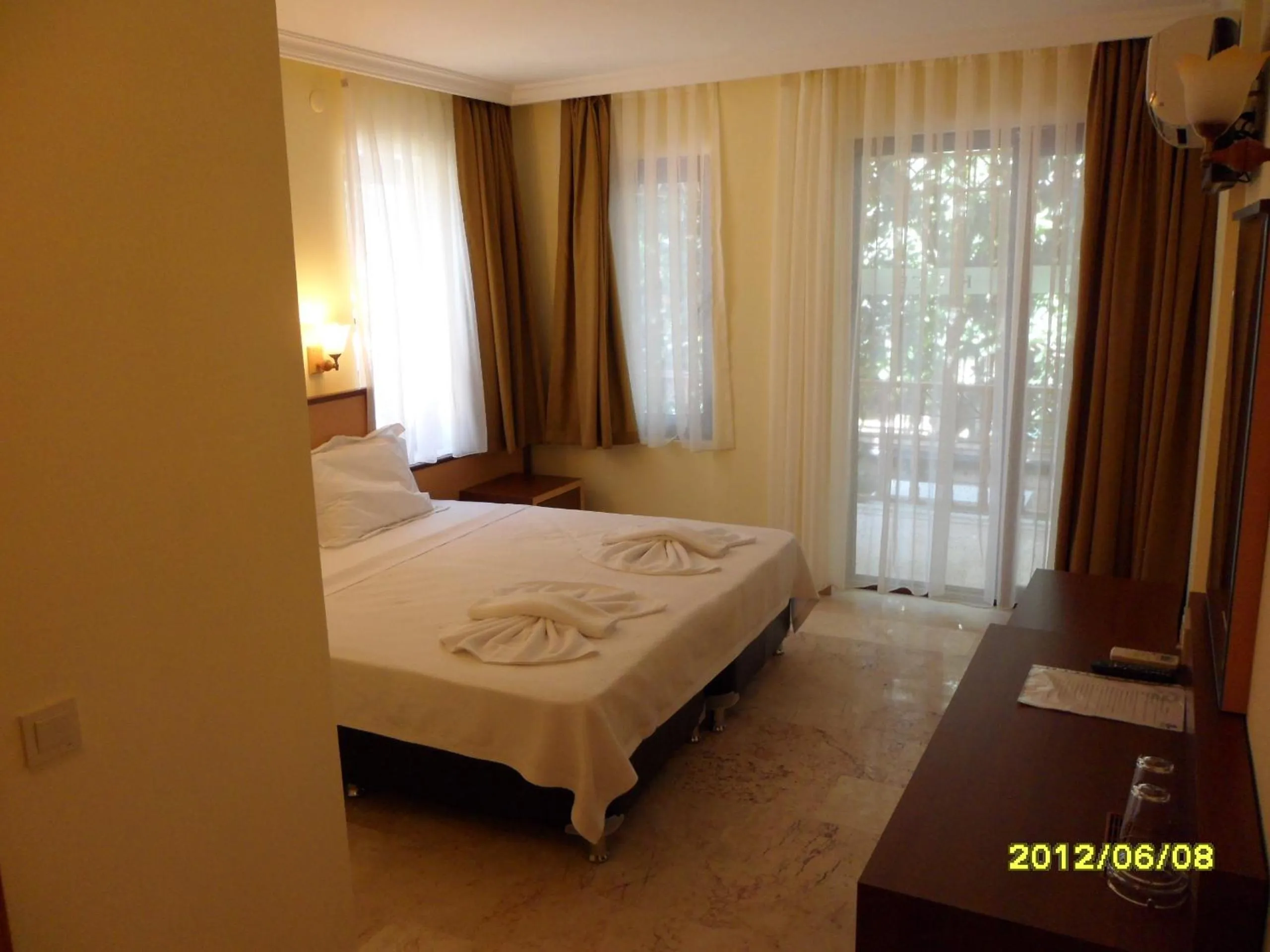 Photo of the whole room, Bed in Felice Hotel