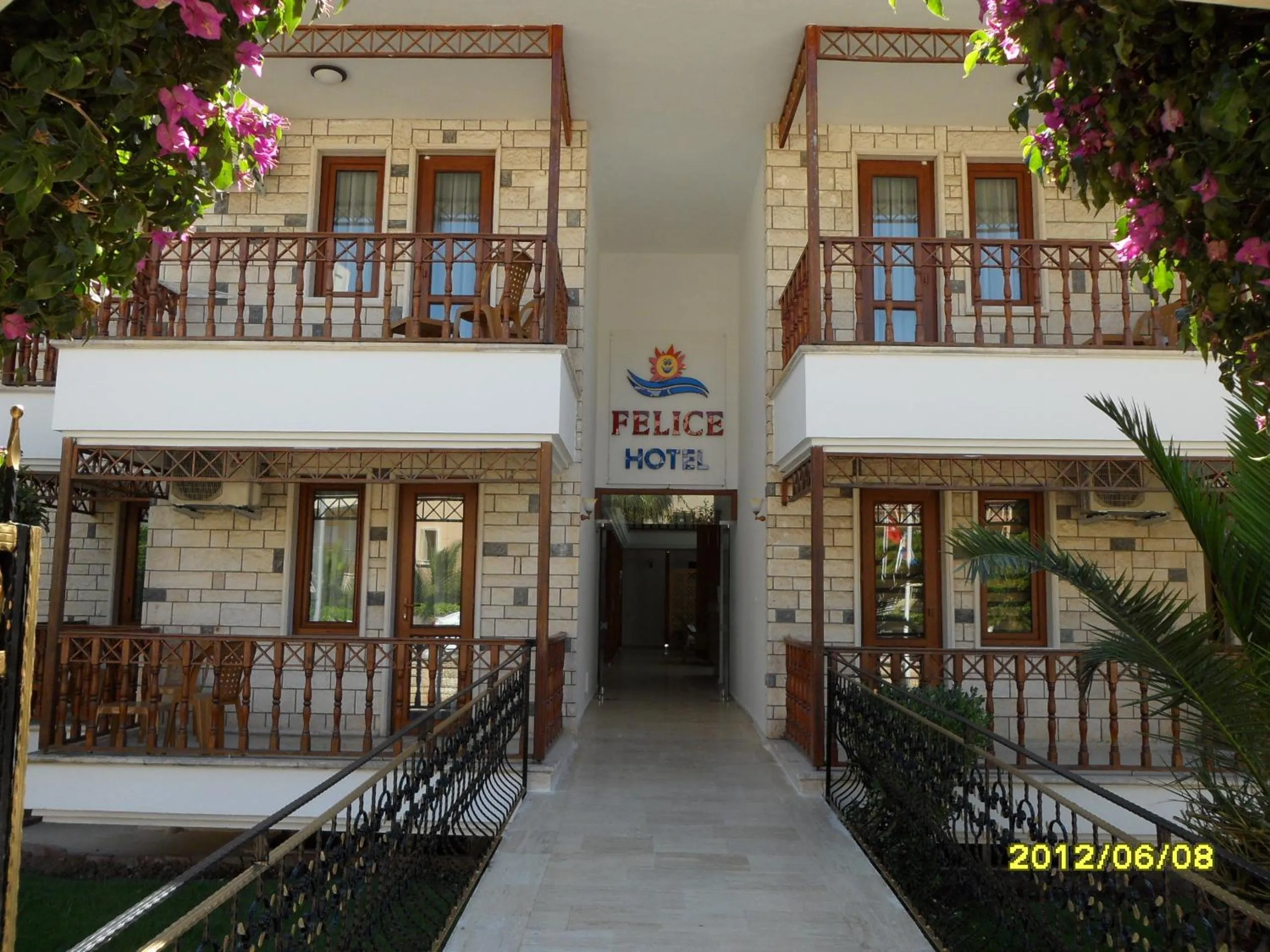 Facade/entrance in Felice Hotel
