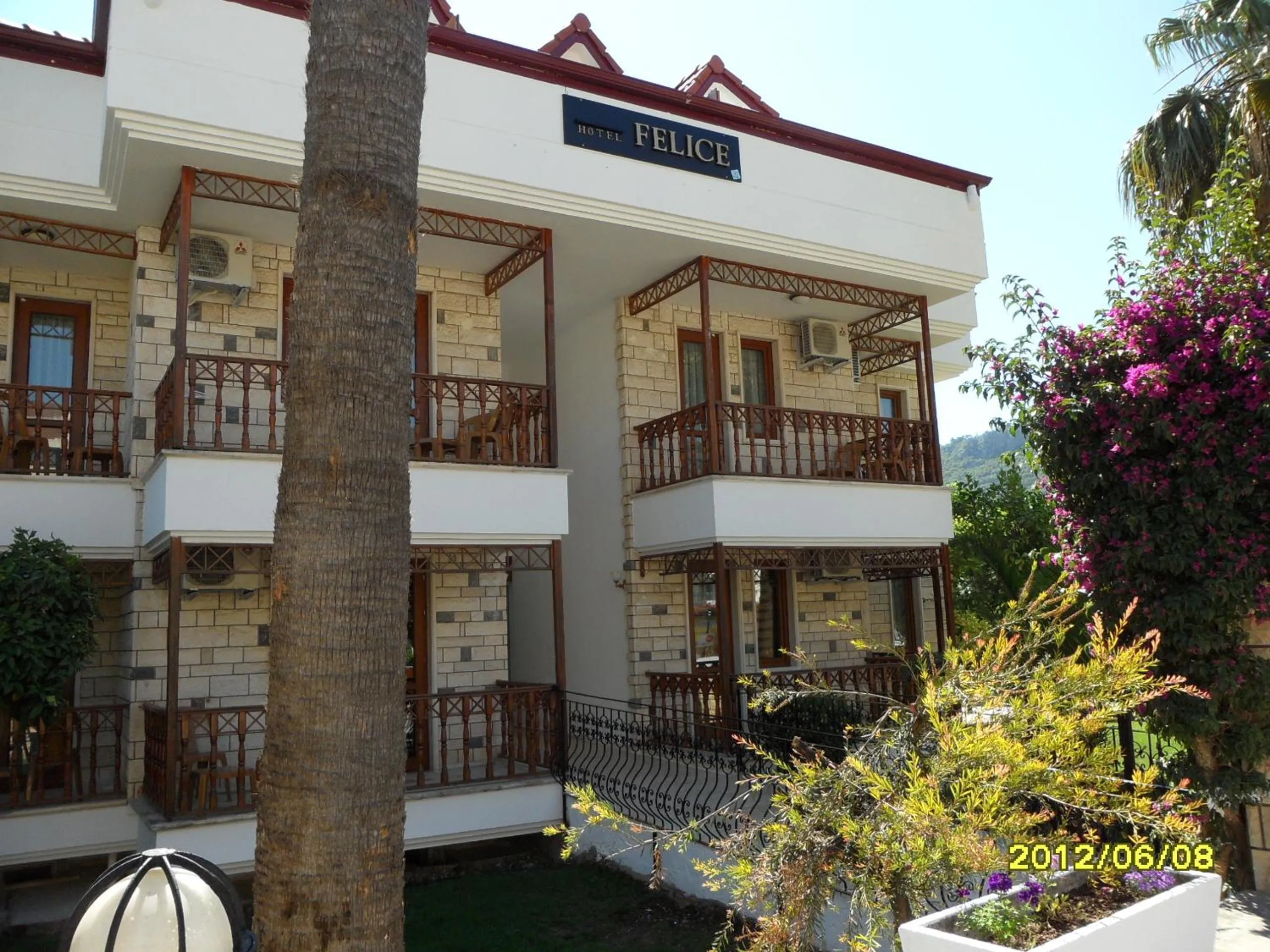 Facade/entrance in Felice Hotel