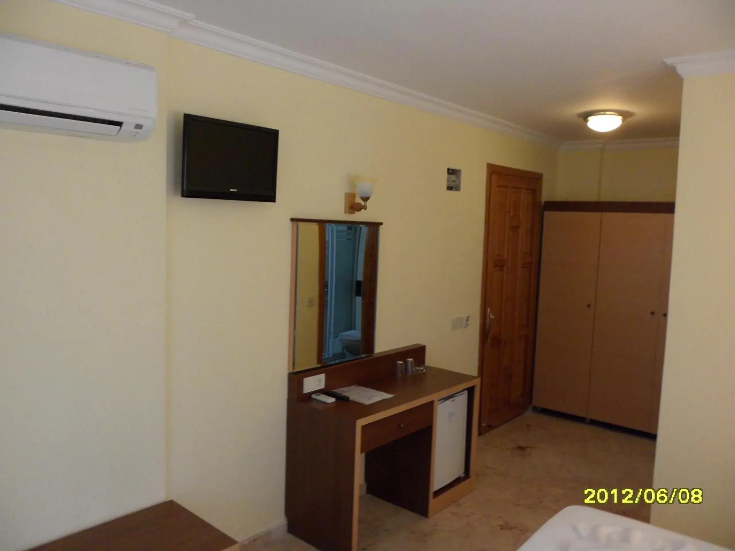 Standard Triple Room in Felice Hotel Standard Triple Room in Felice Hotel