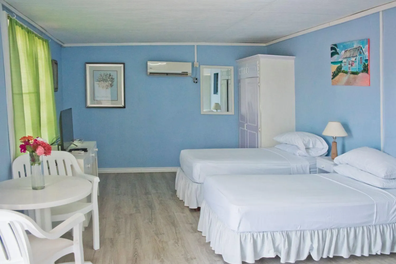 Bedroom, Bed in Dover Beach Hotel